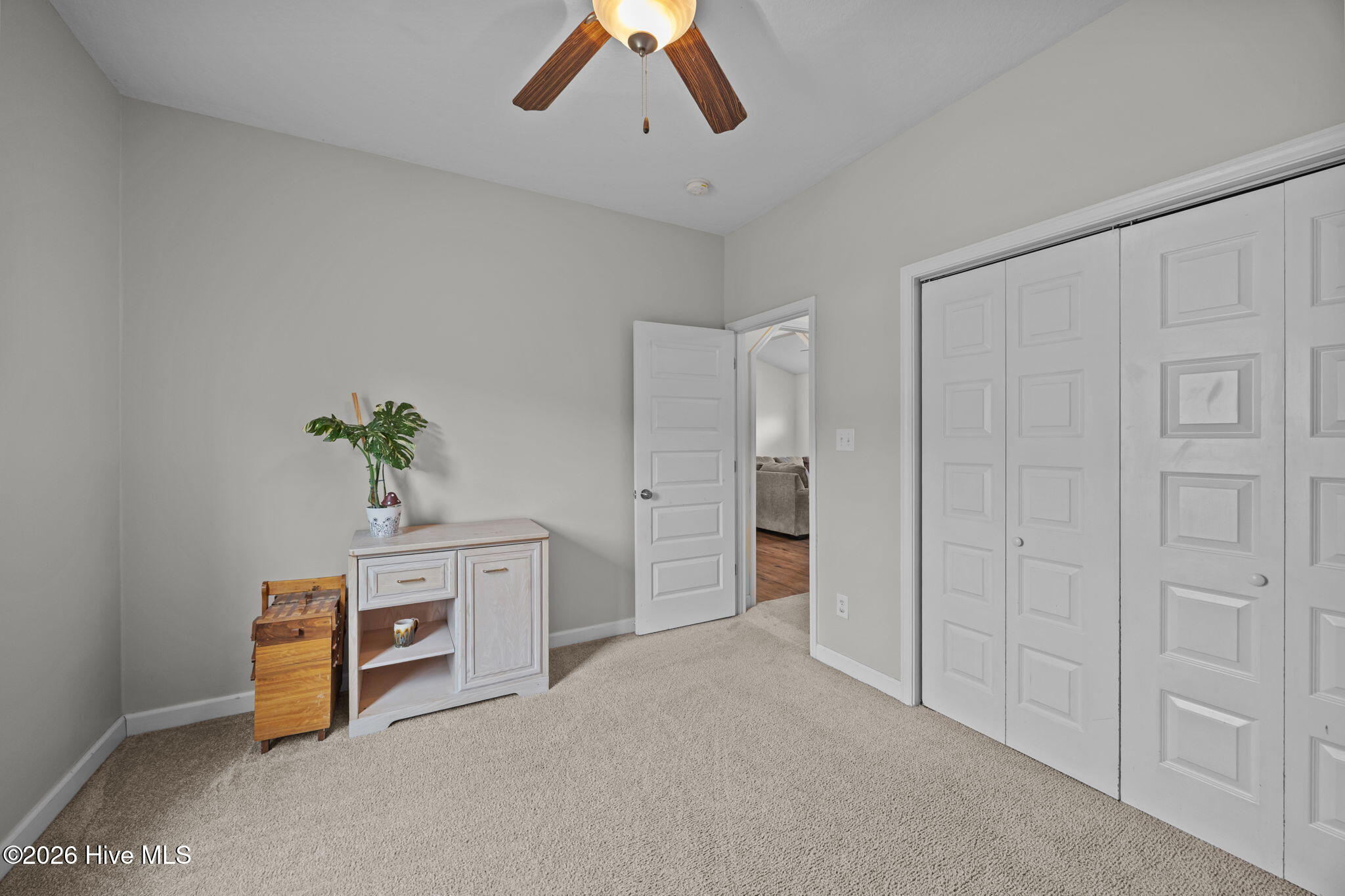 100557380 | Photo 24