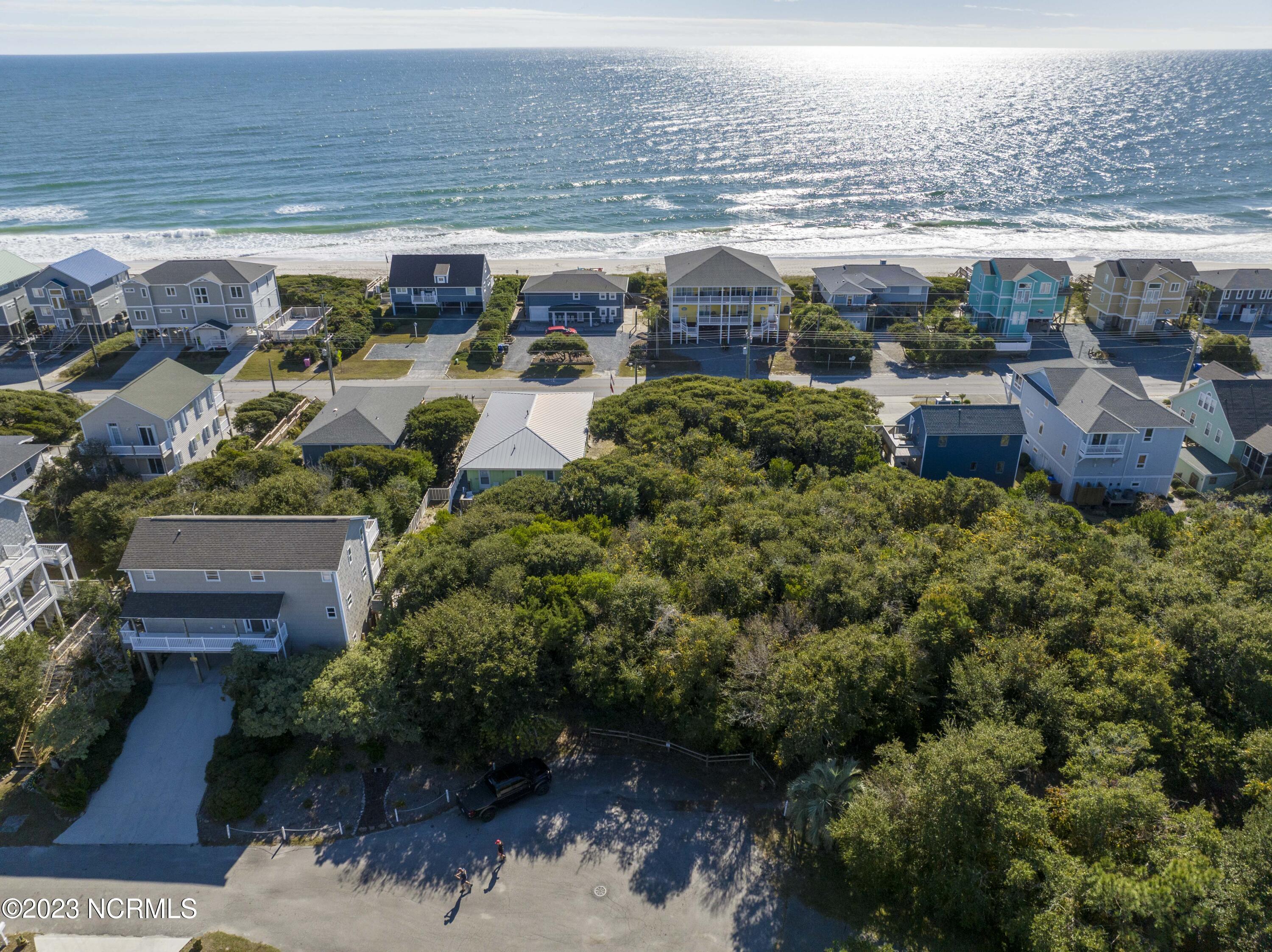 100570104 | Photo 23