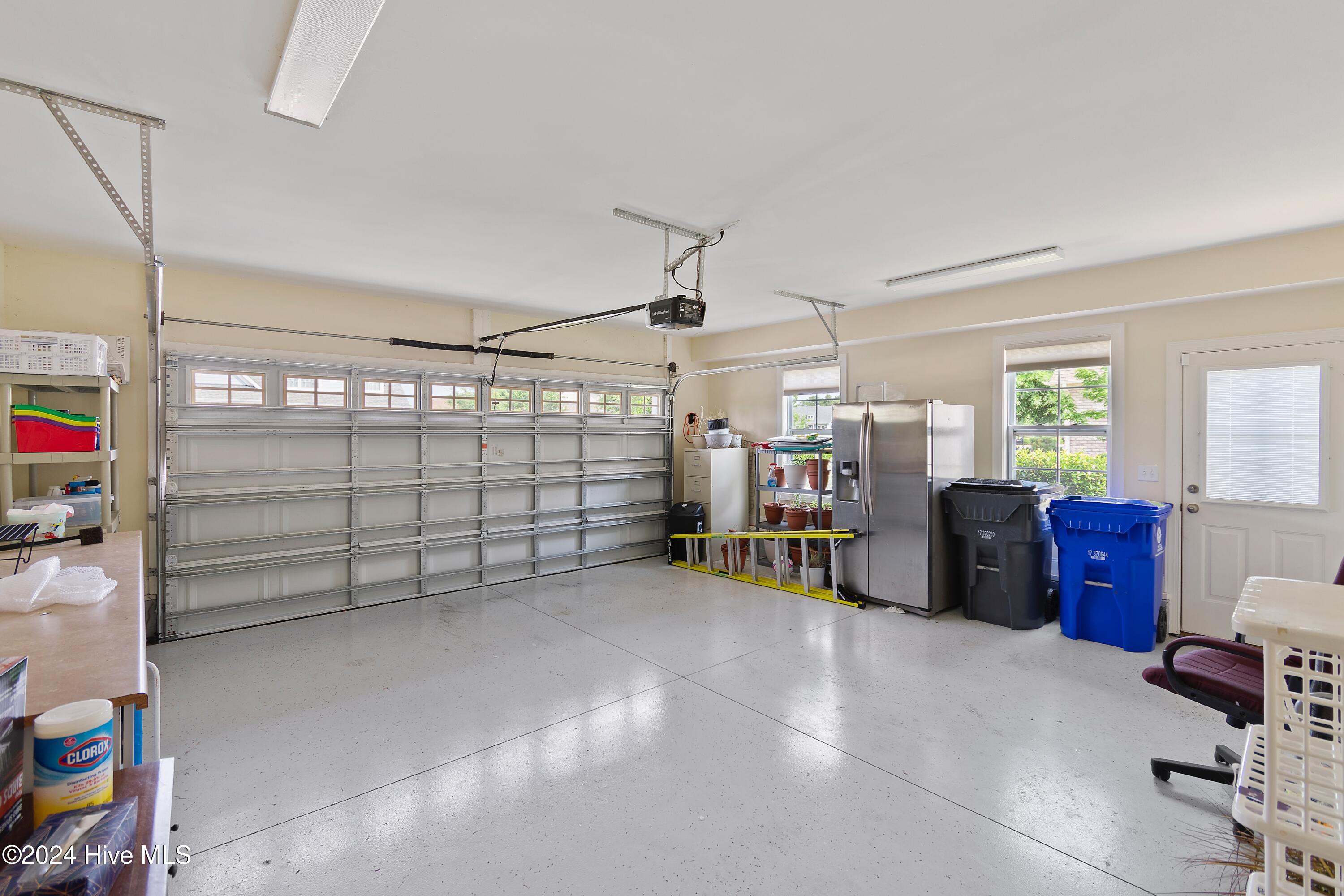 100558312 | Photo 41