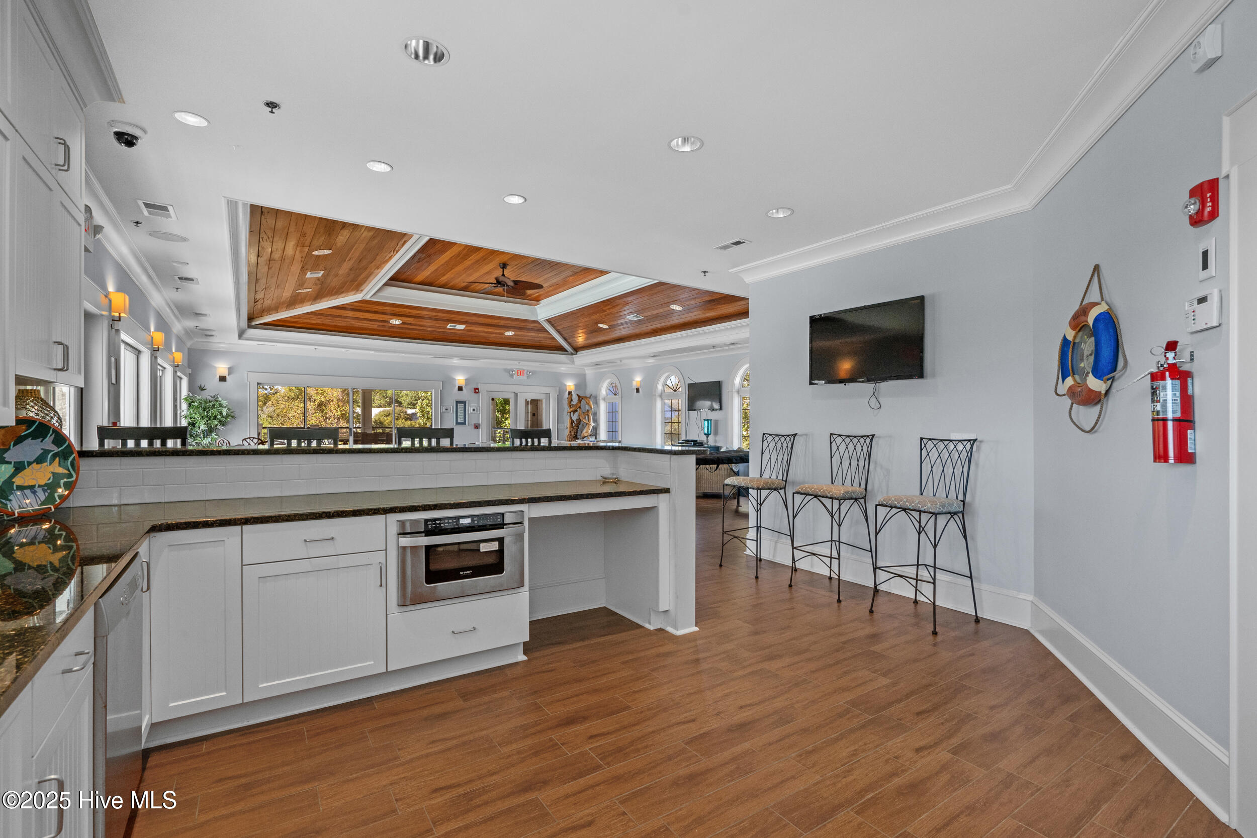 100539009 | Photo 65