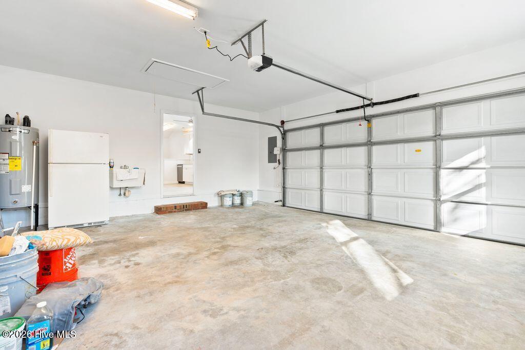 100548851 | Photo 25