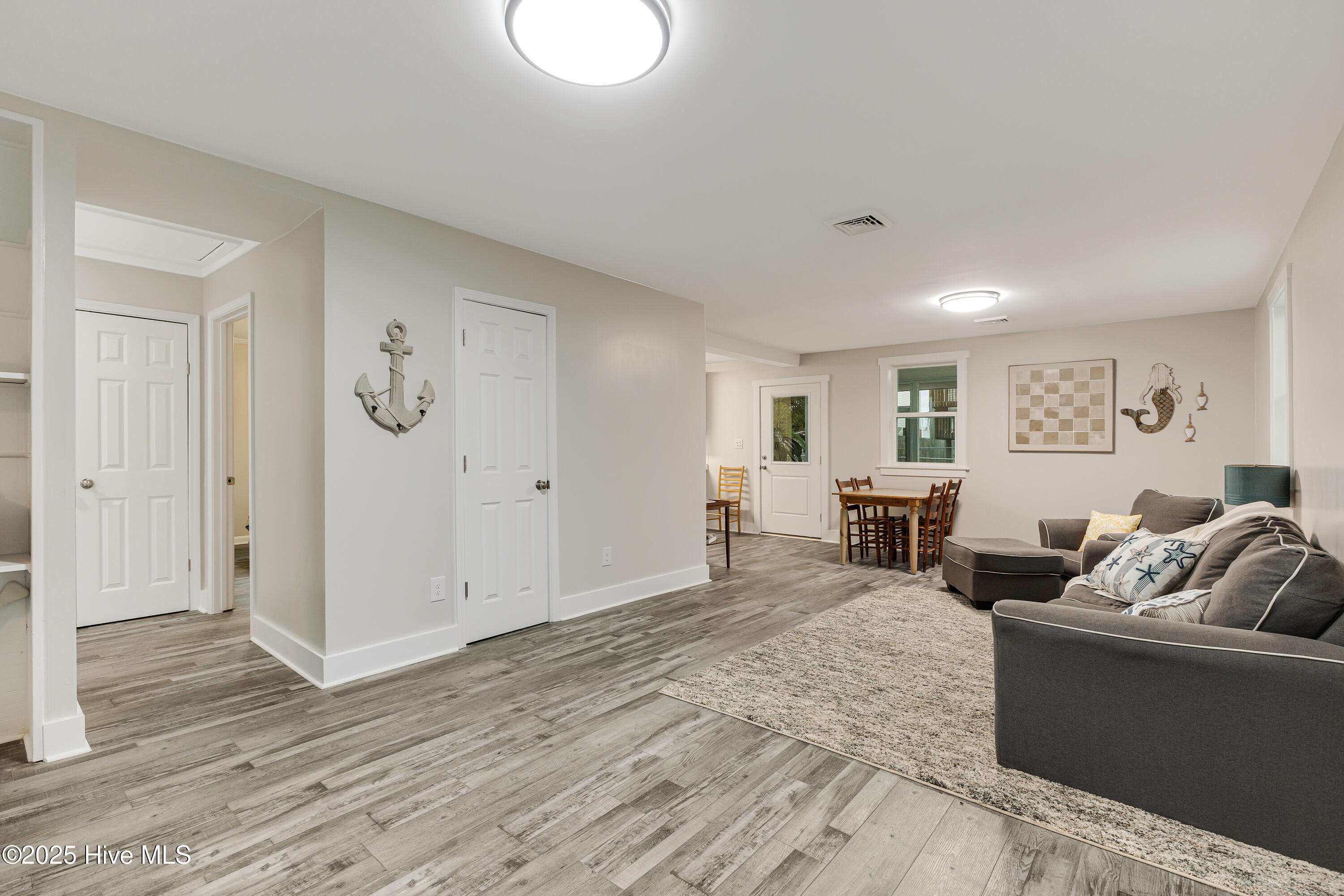 100501720 | Photo 11