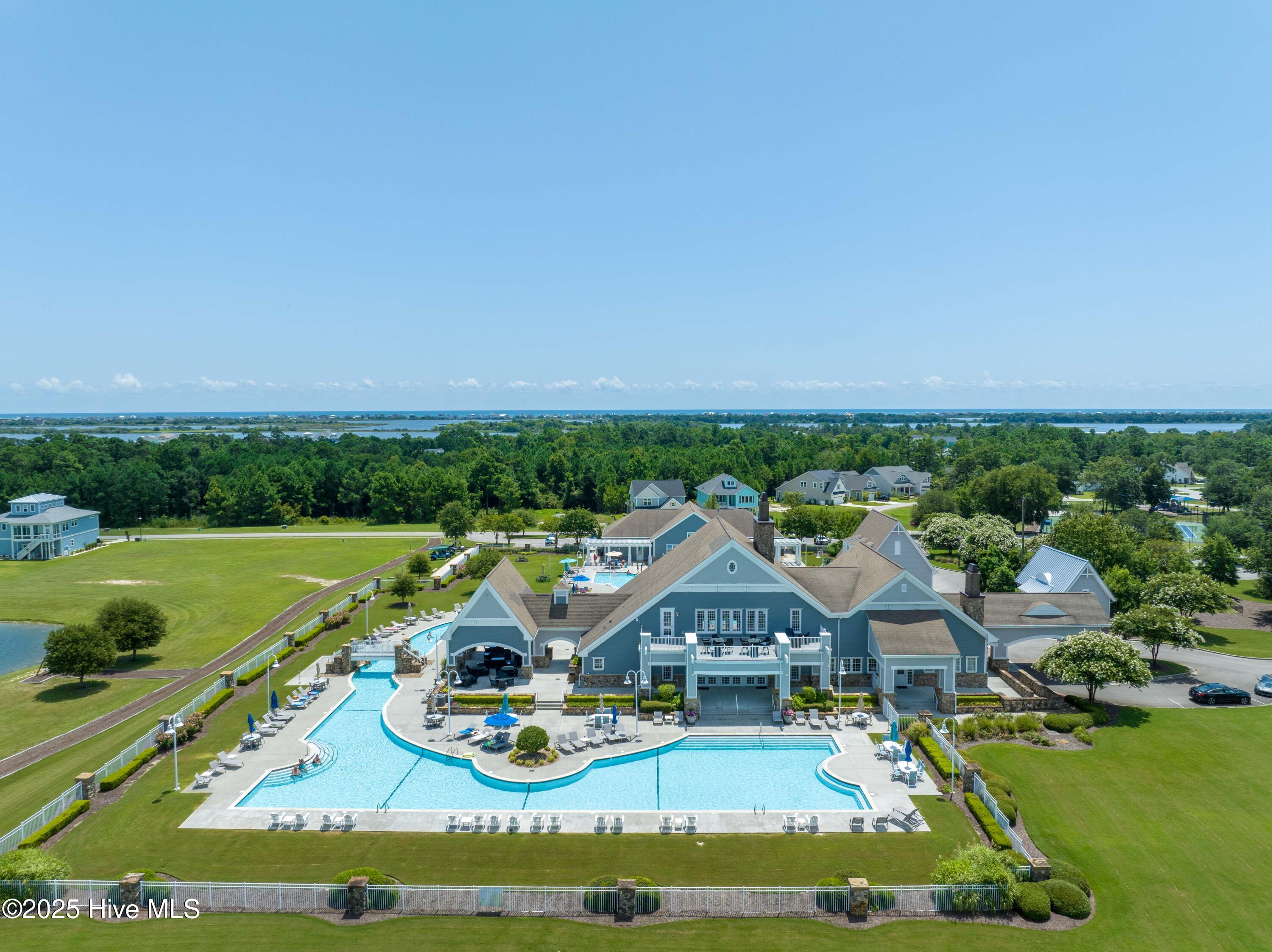 100543712 | Photo 32