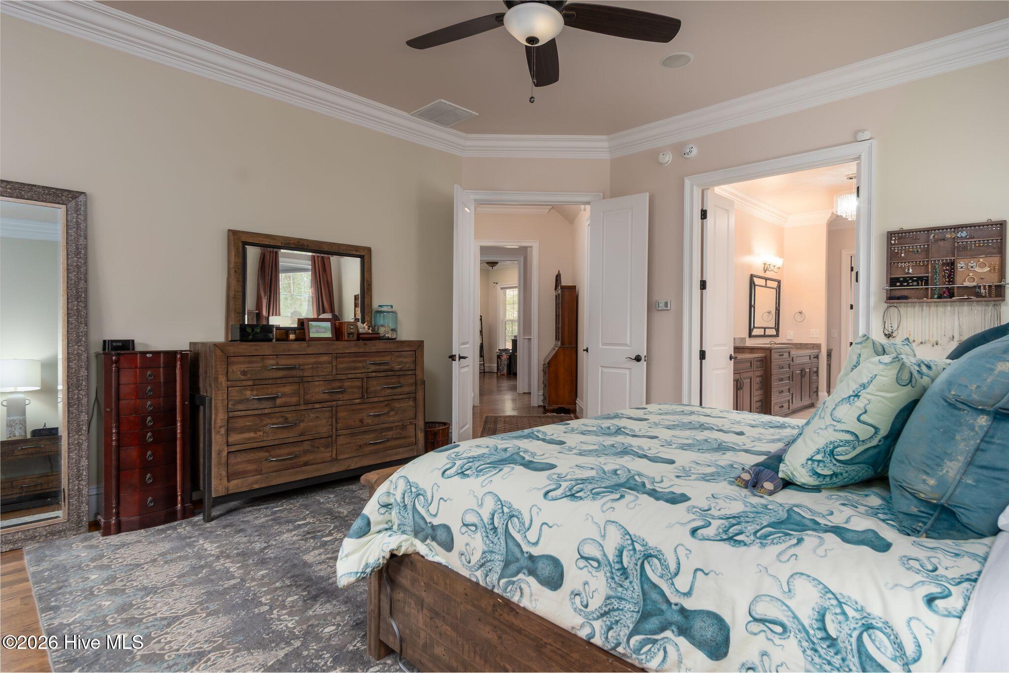 100556327 | Photo 23