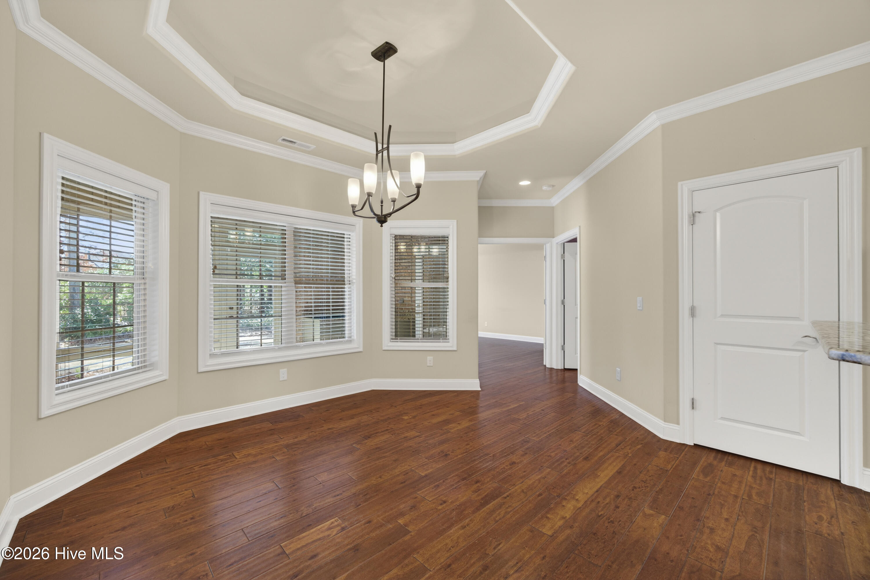 100550633 | Photo 13