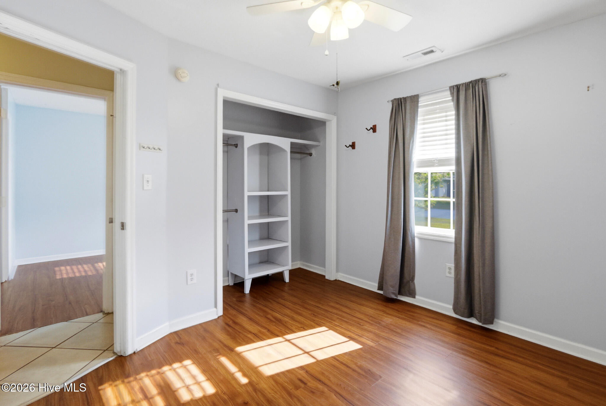 100558935 | Photo 44