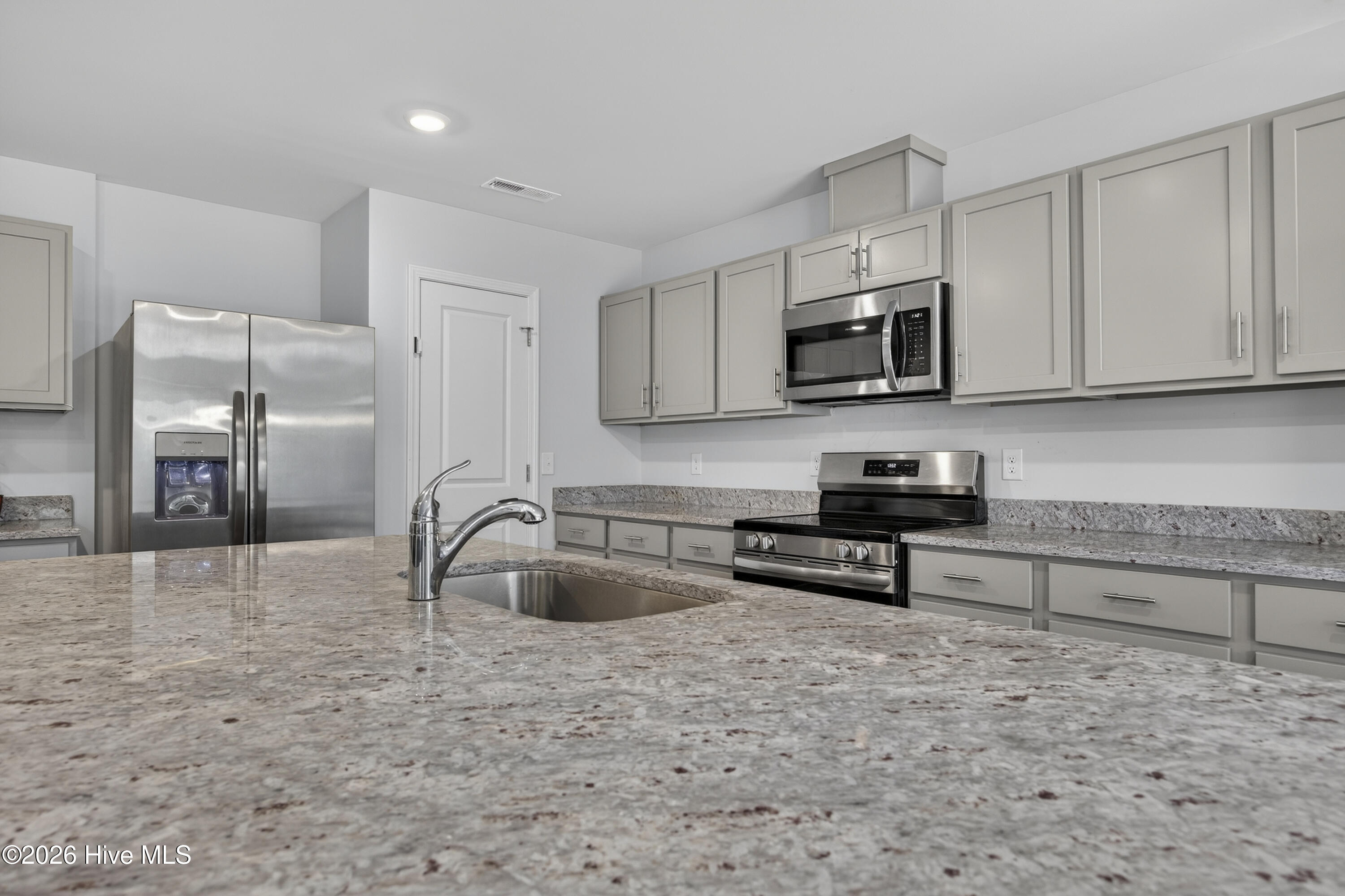 100560520 | Photo 29