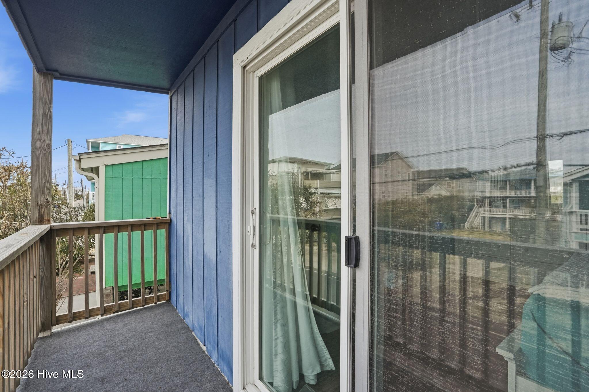 100557283 | Photo 35