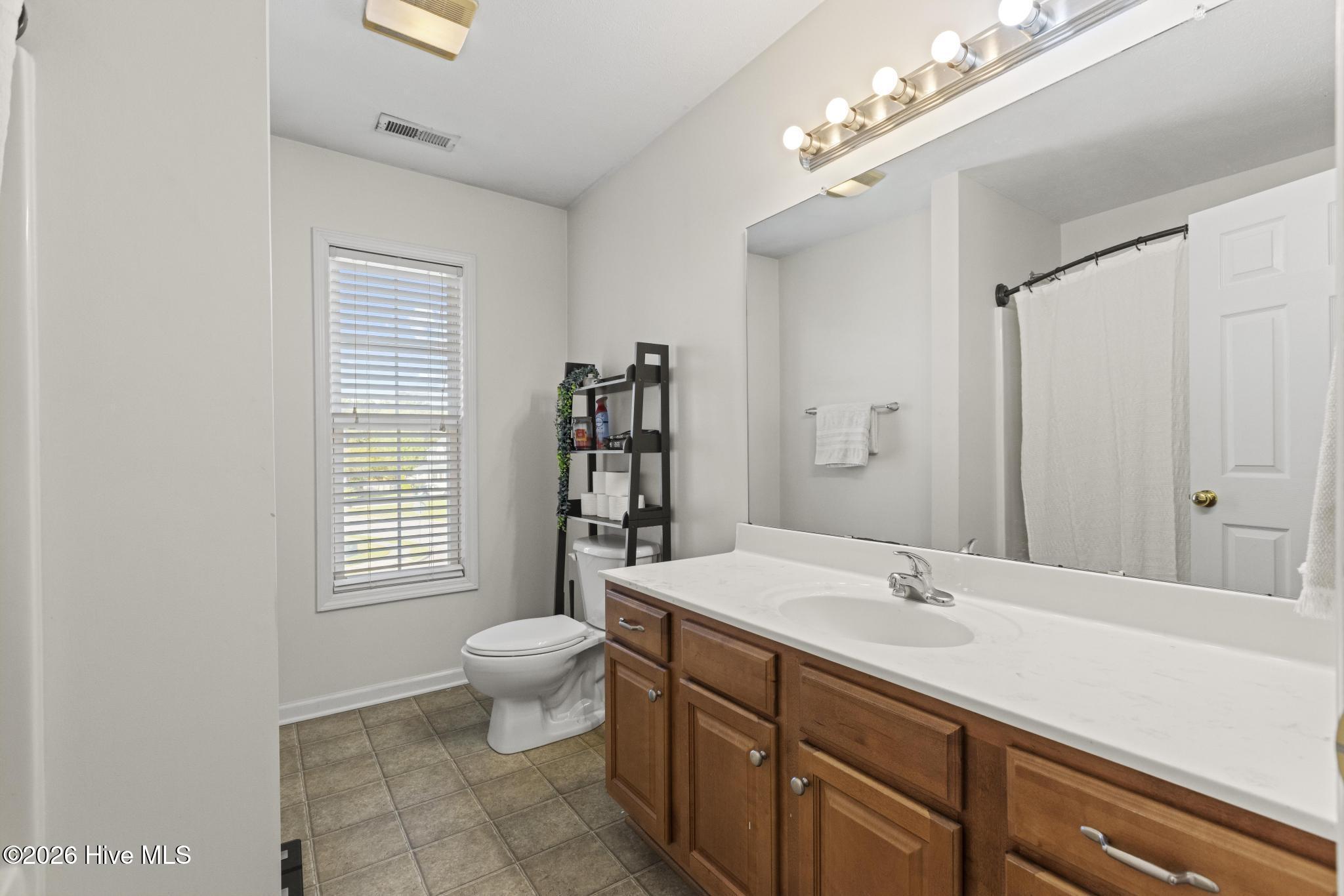 100567348 | Photo 18