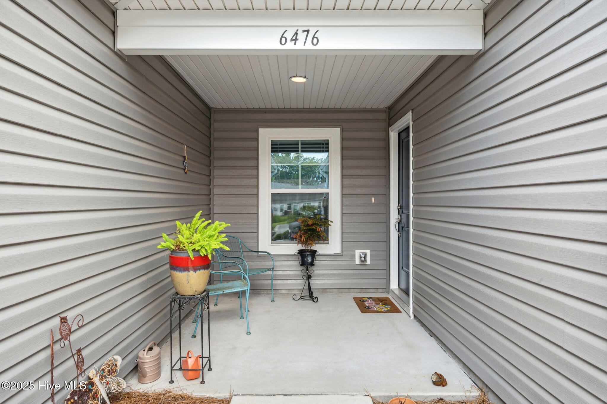 4-web-or-mls-Front Porch