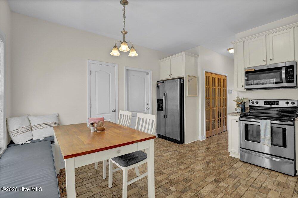 100566646 | Photo 11