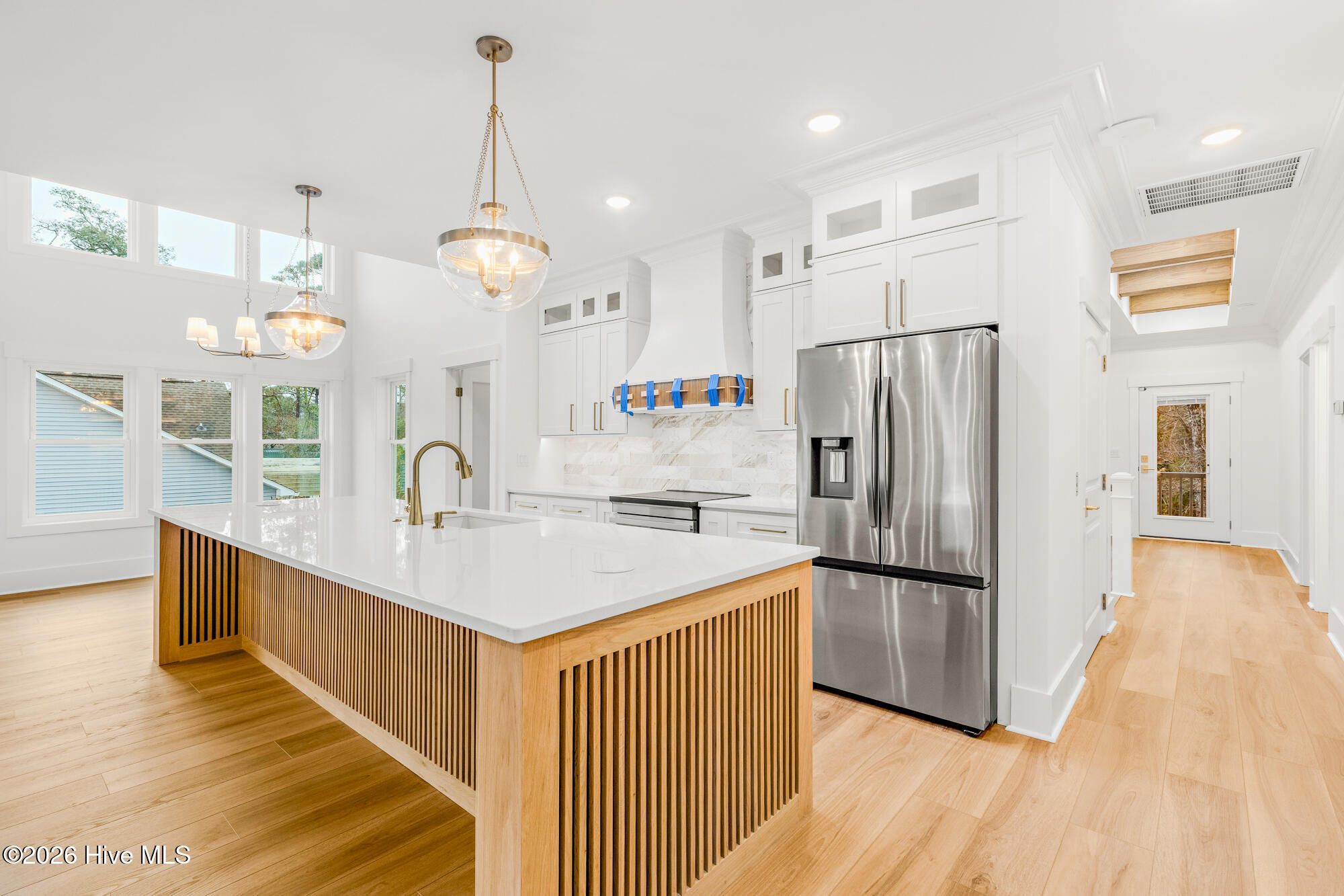 100516902 | Photo 14