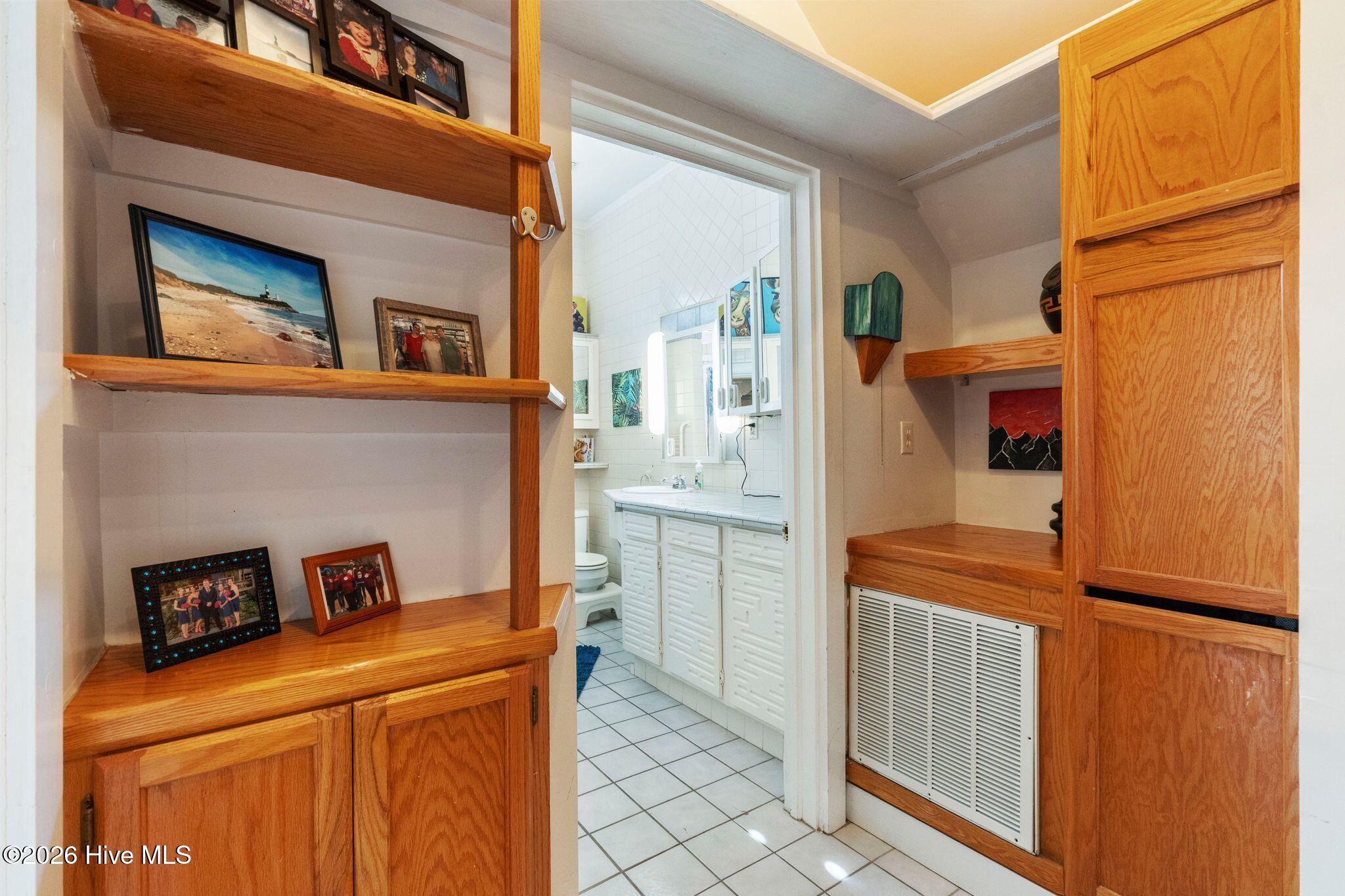 100570327 | Photo 43