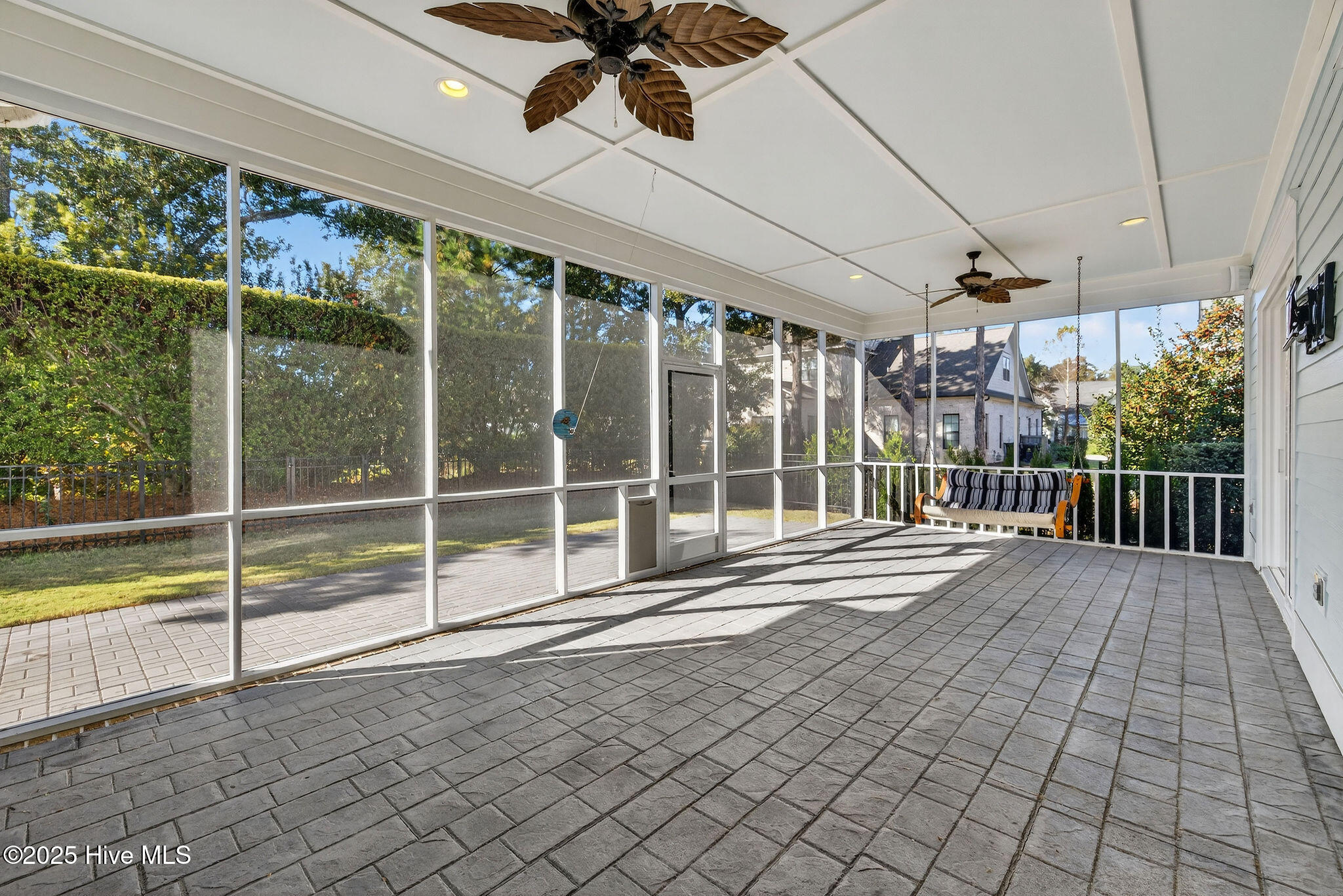 100559766 | Photo 63