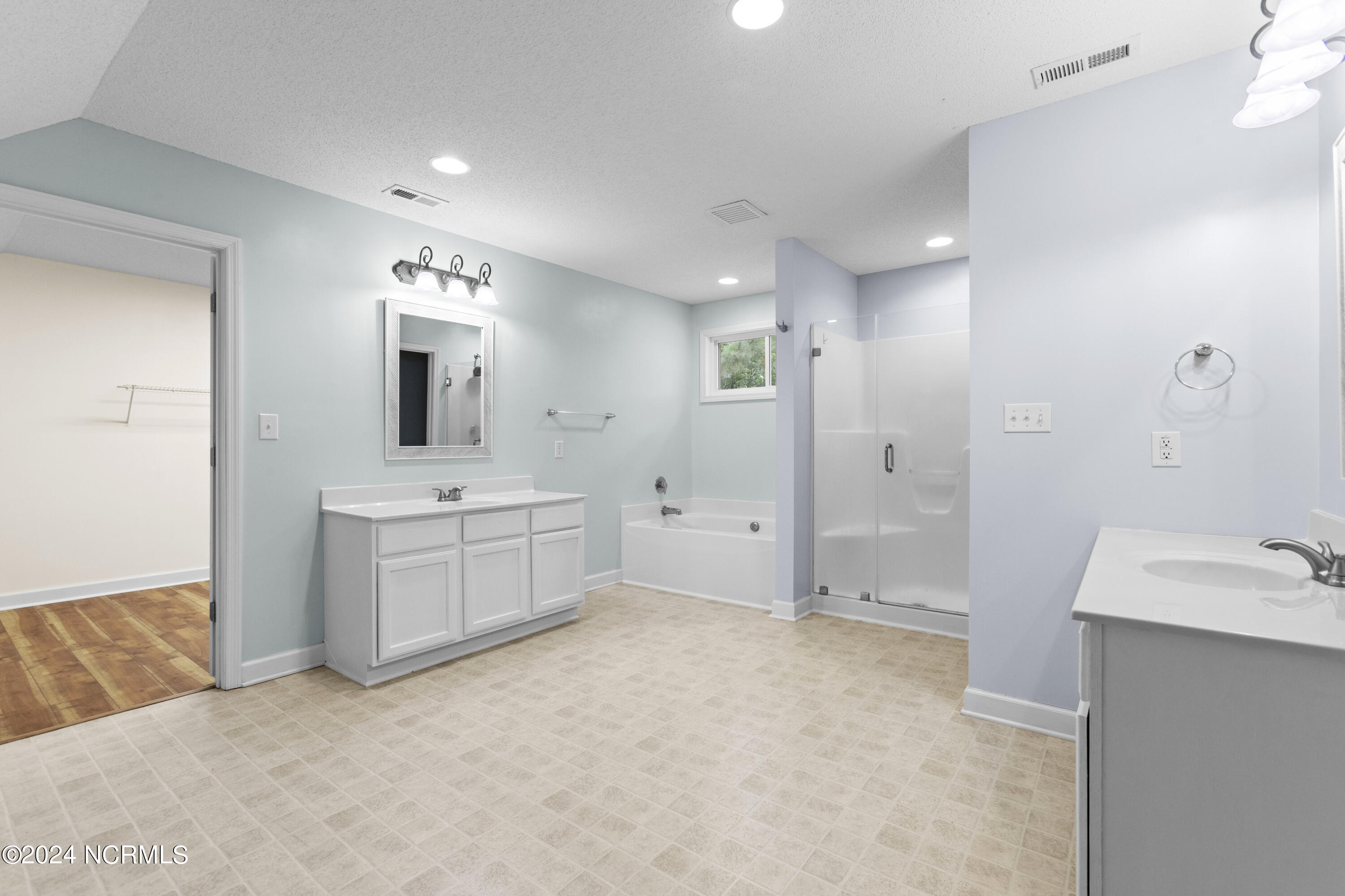 100529706 | Photo 22