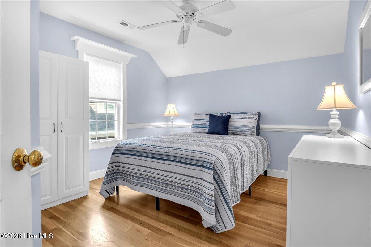 100556274 | Photo 35