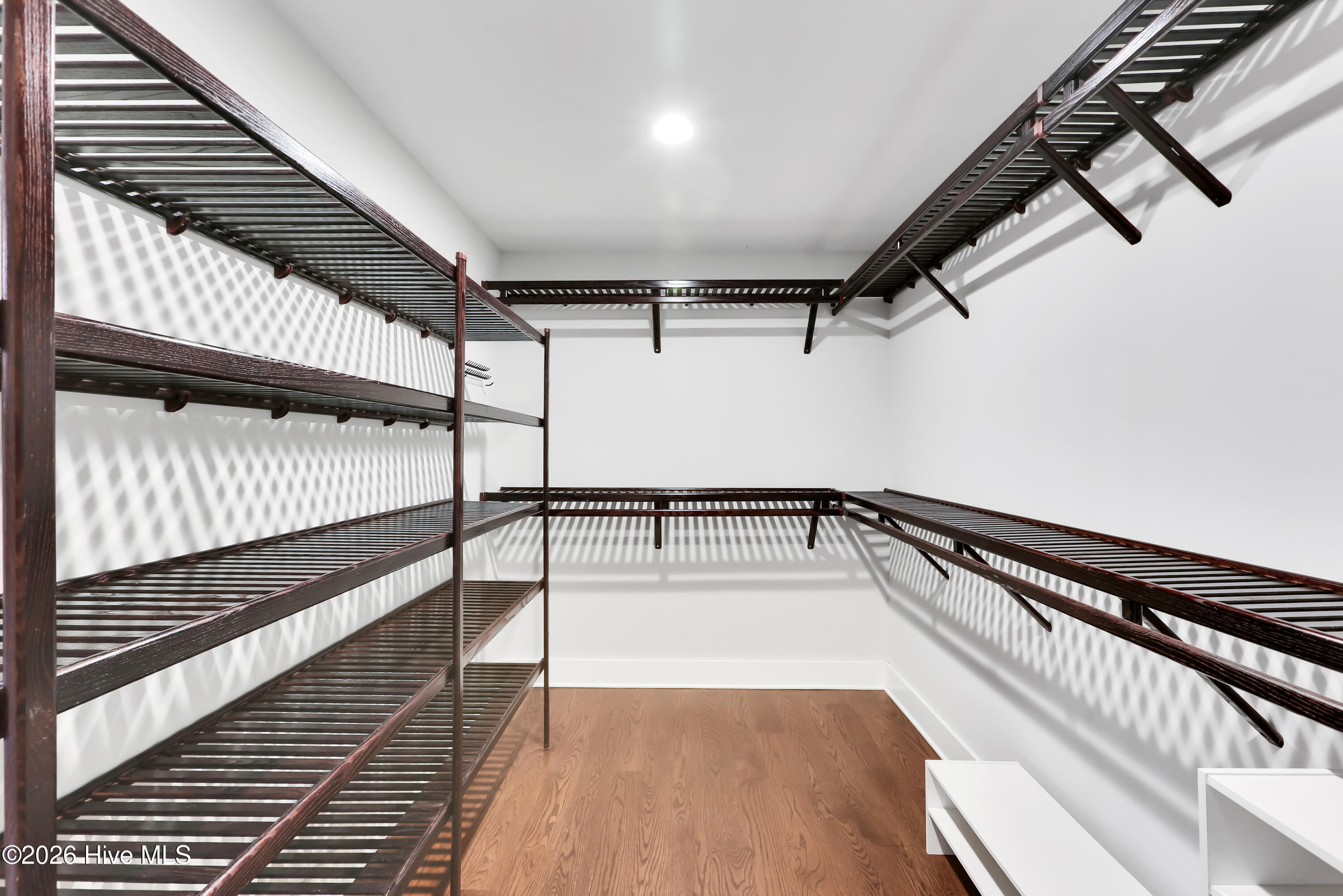 100565189 | Photo 29