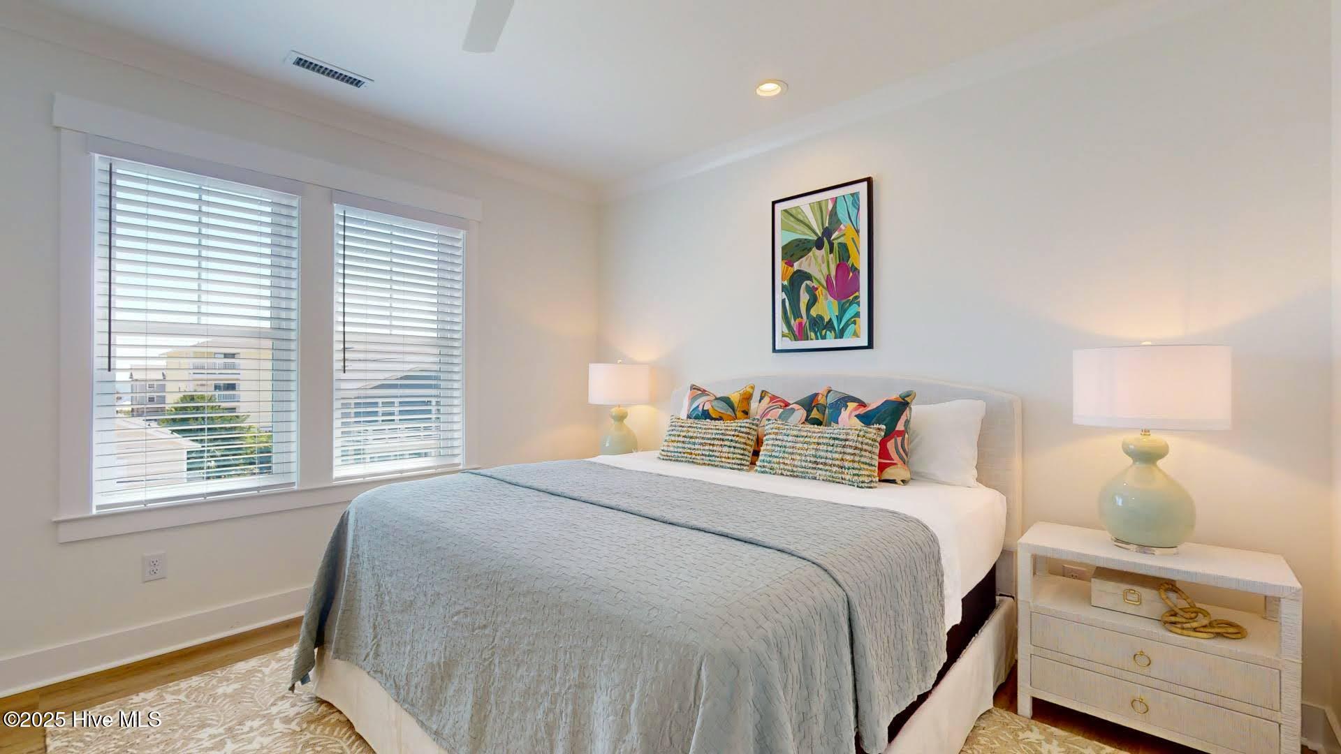 100560716 | Photo 66