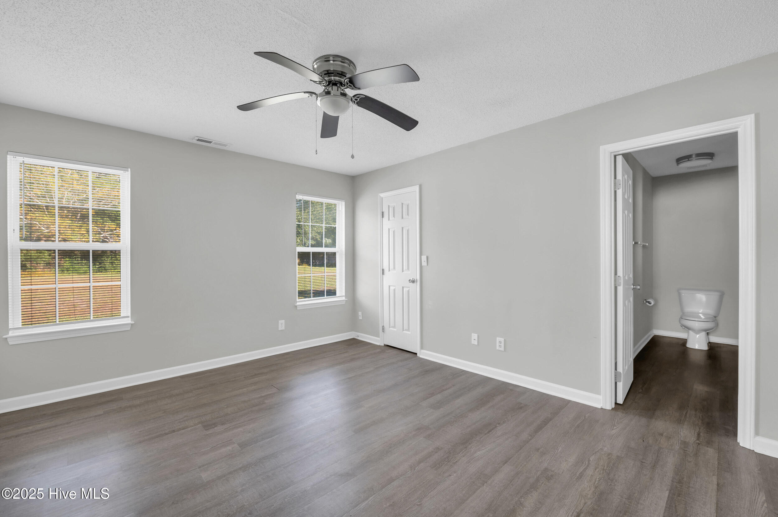 100536946 | Photo 17