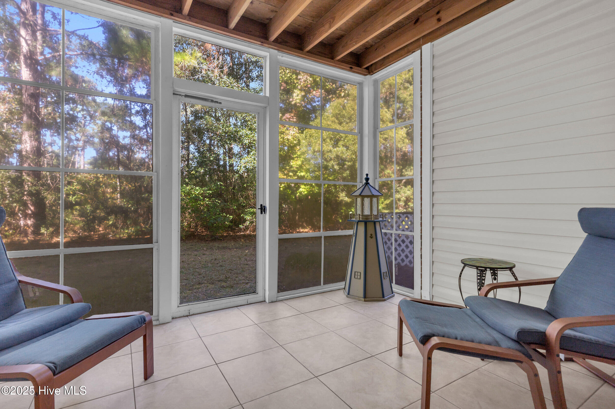 100539370 | Photo 23