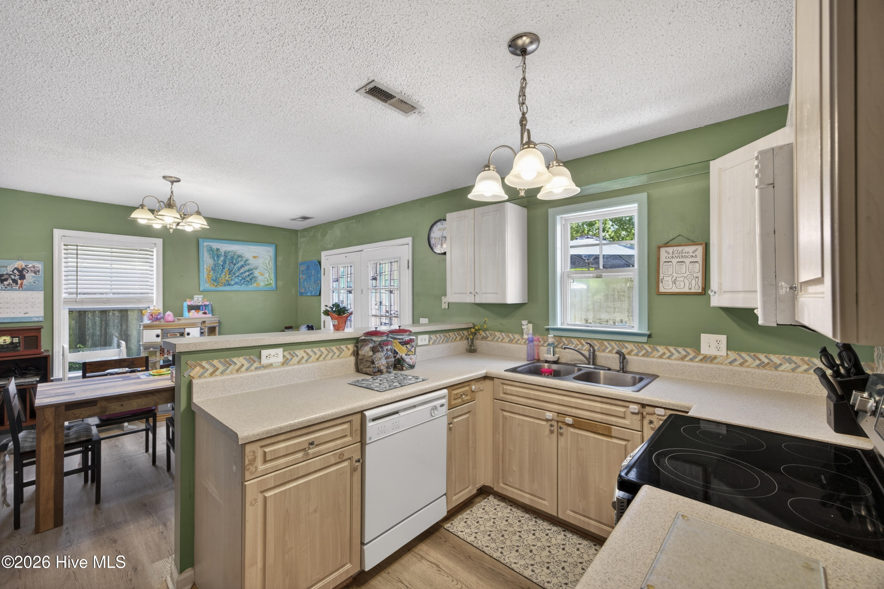 100567441 | Photo 18