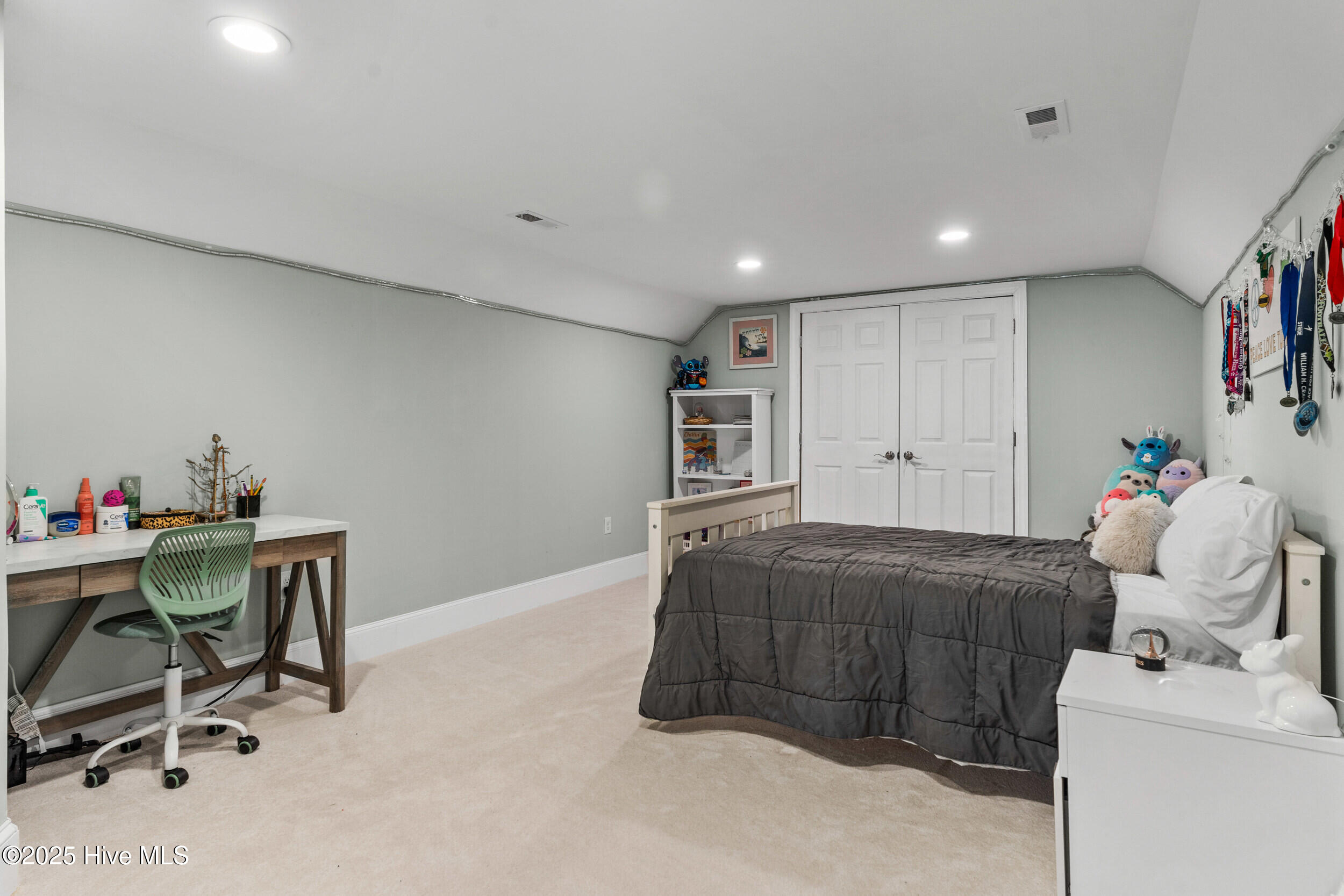 100545299 | Photo 34