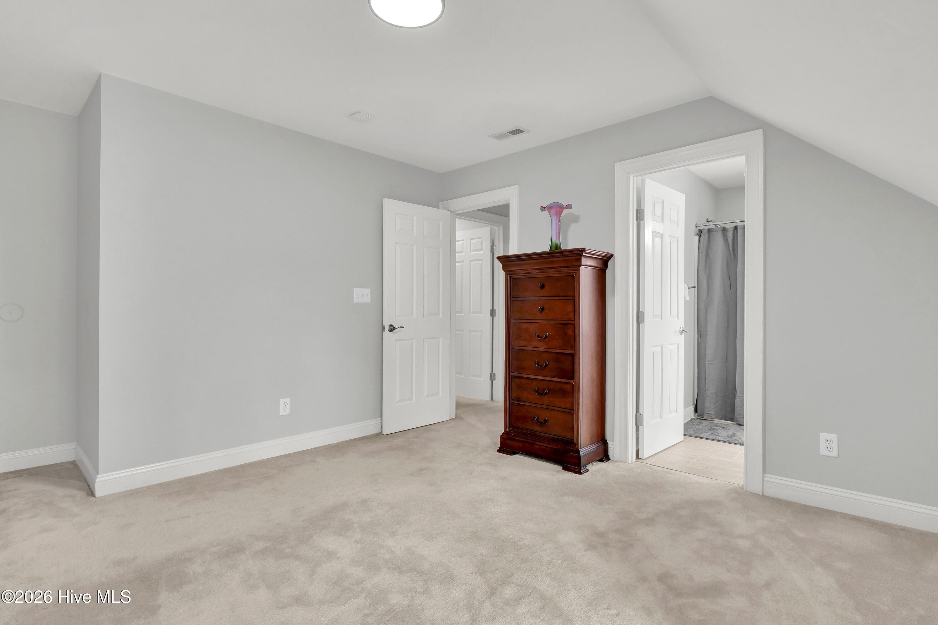 100563212 | Photo 29