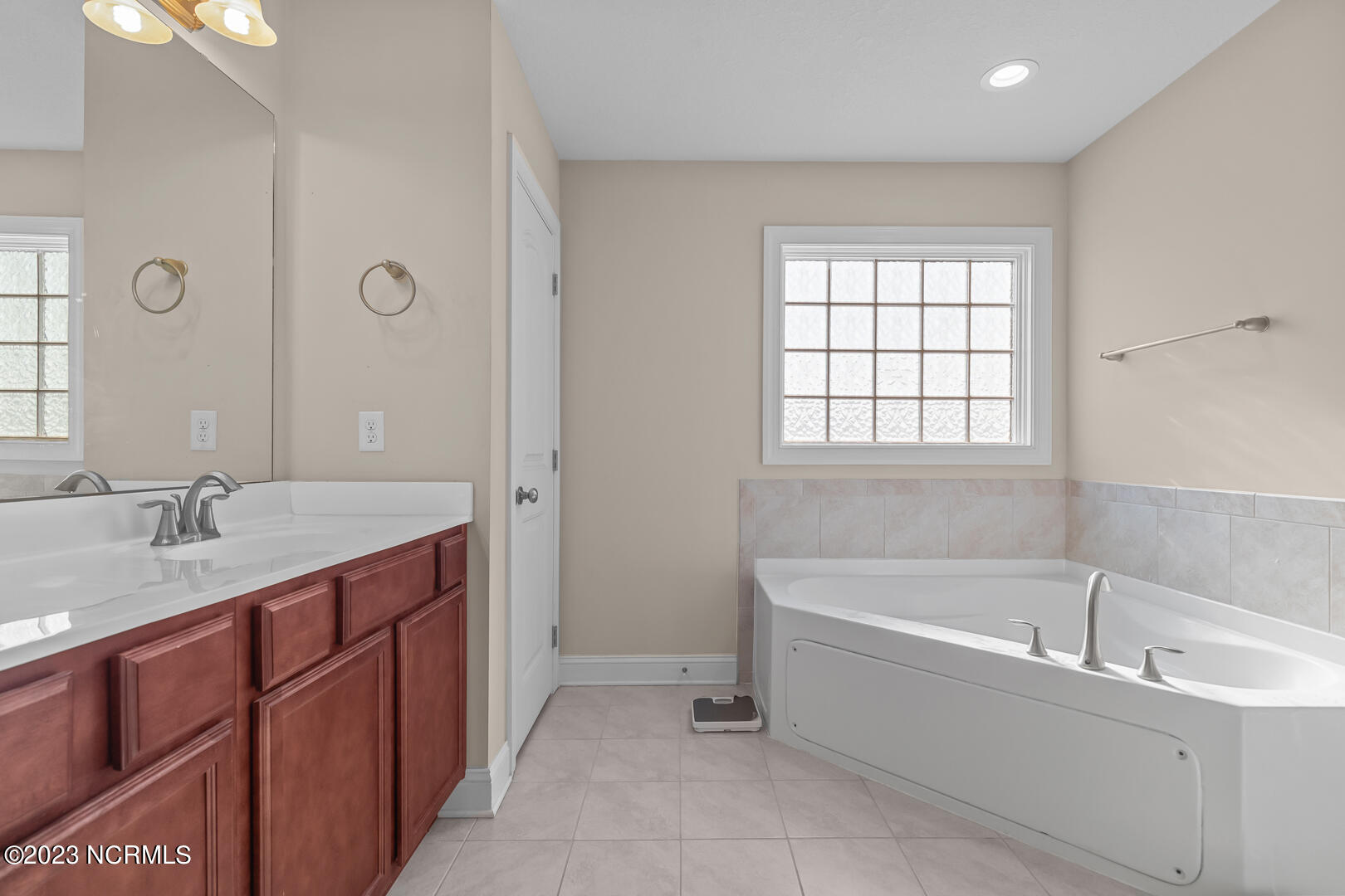 100553730 | Photo 27