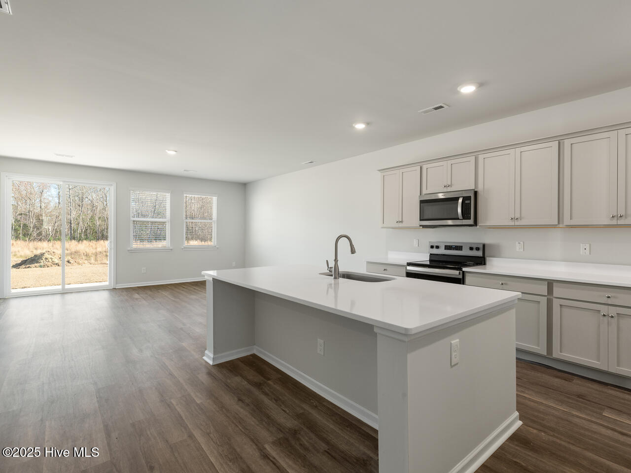 100556641 | Photo 10