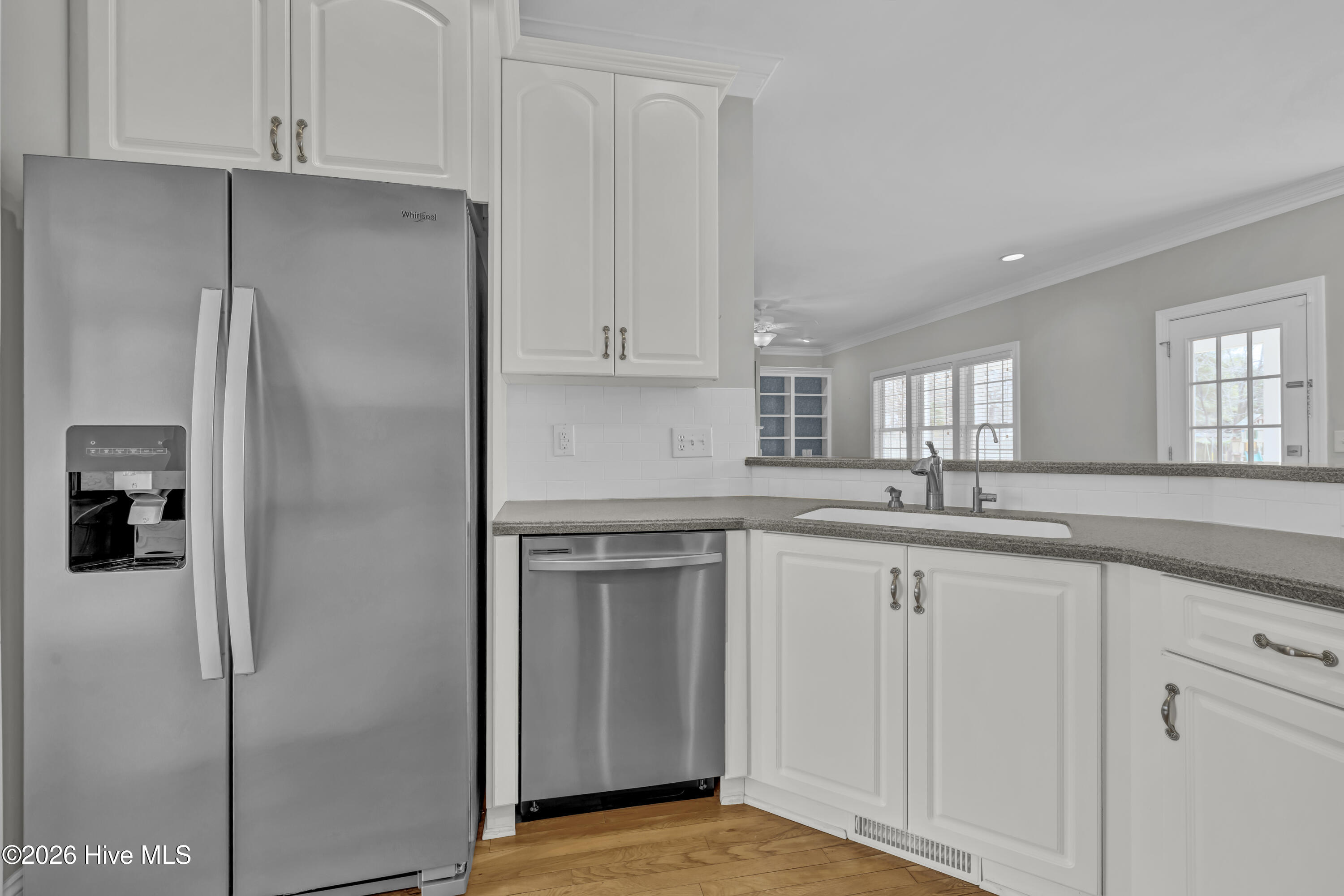 100555649 | Photo 12