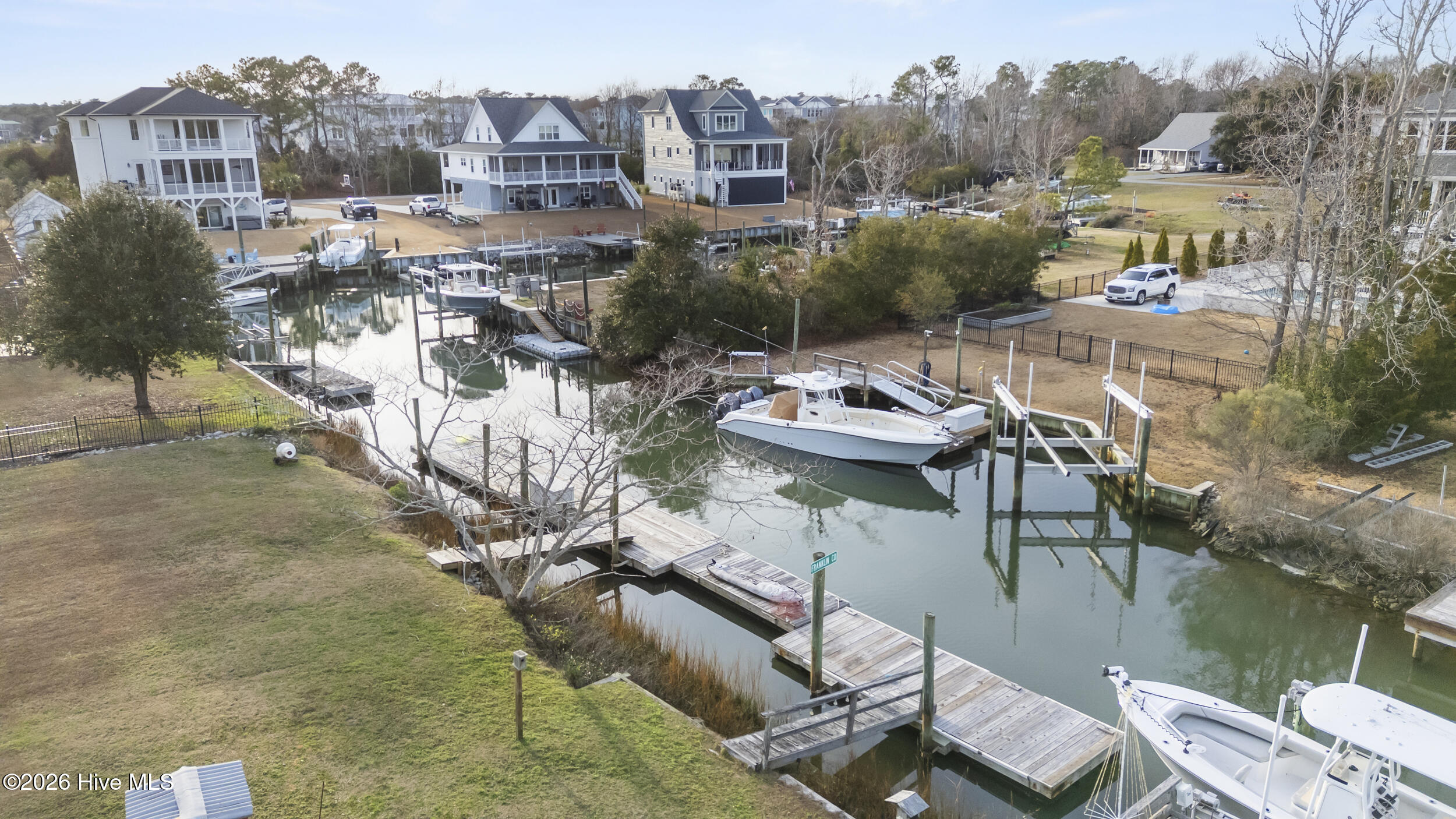 100548931 | Photo 52