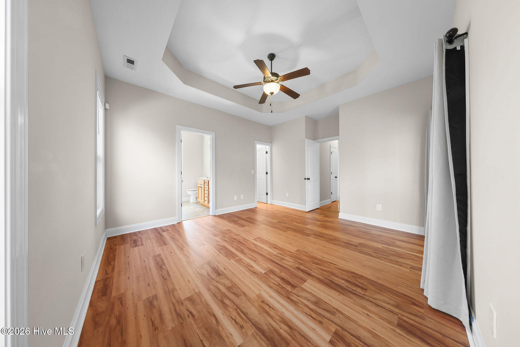 100565690 | Photo 24