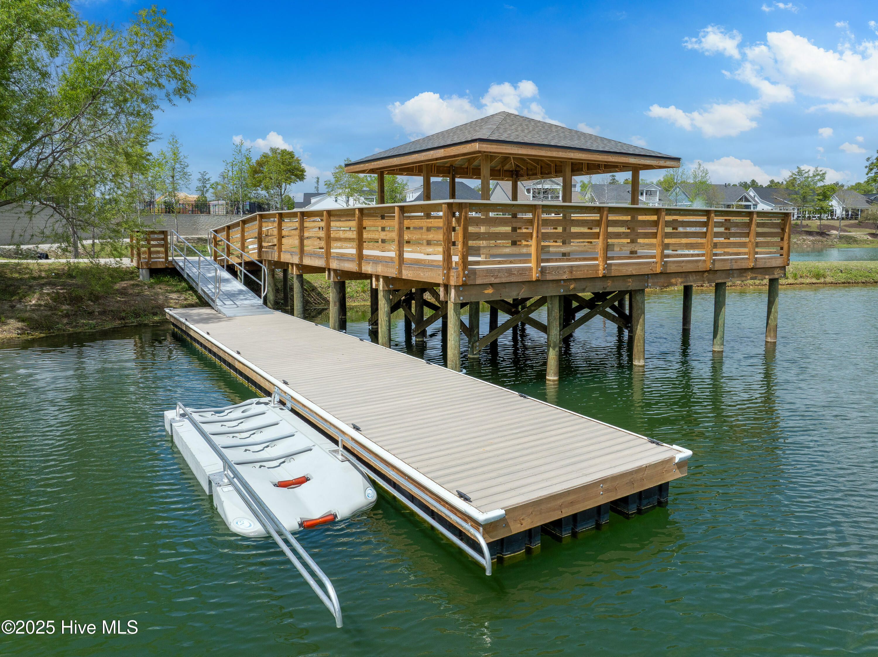 100508387 | Photo 36