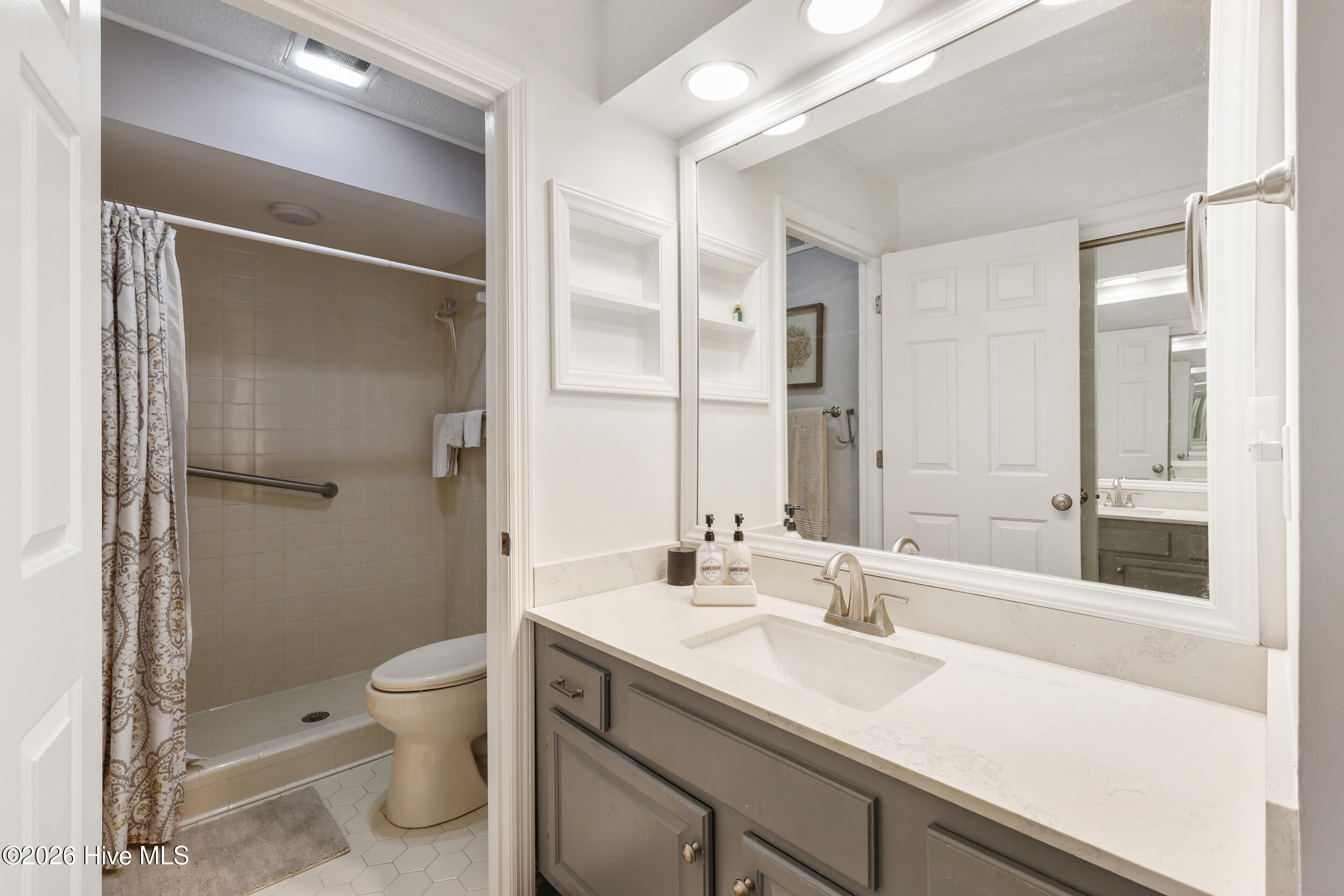 100557984 | Photo 27