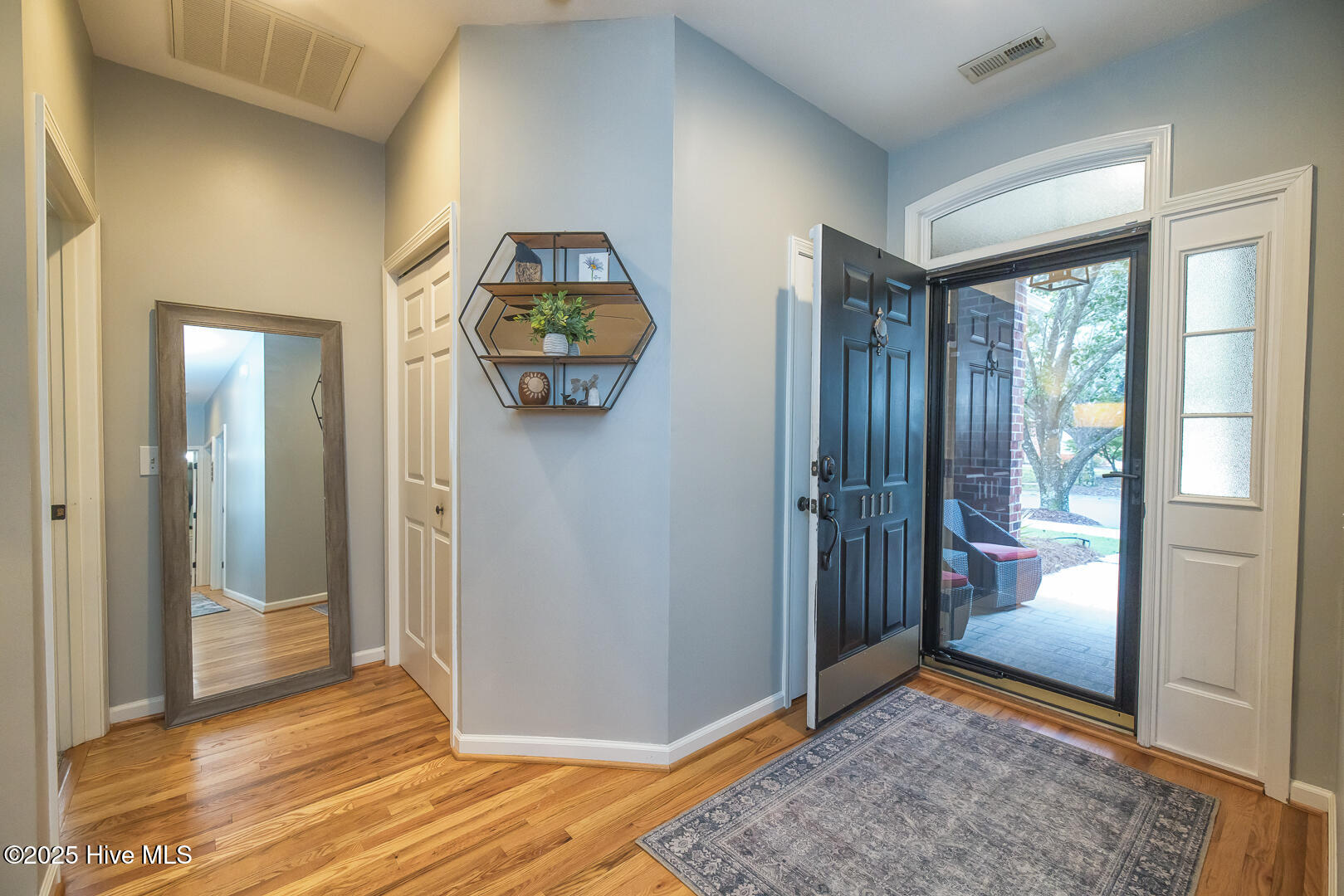 100537191 | Photo 15