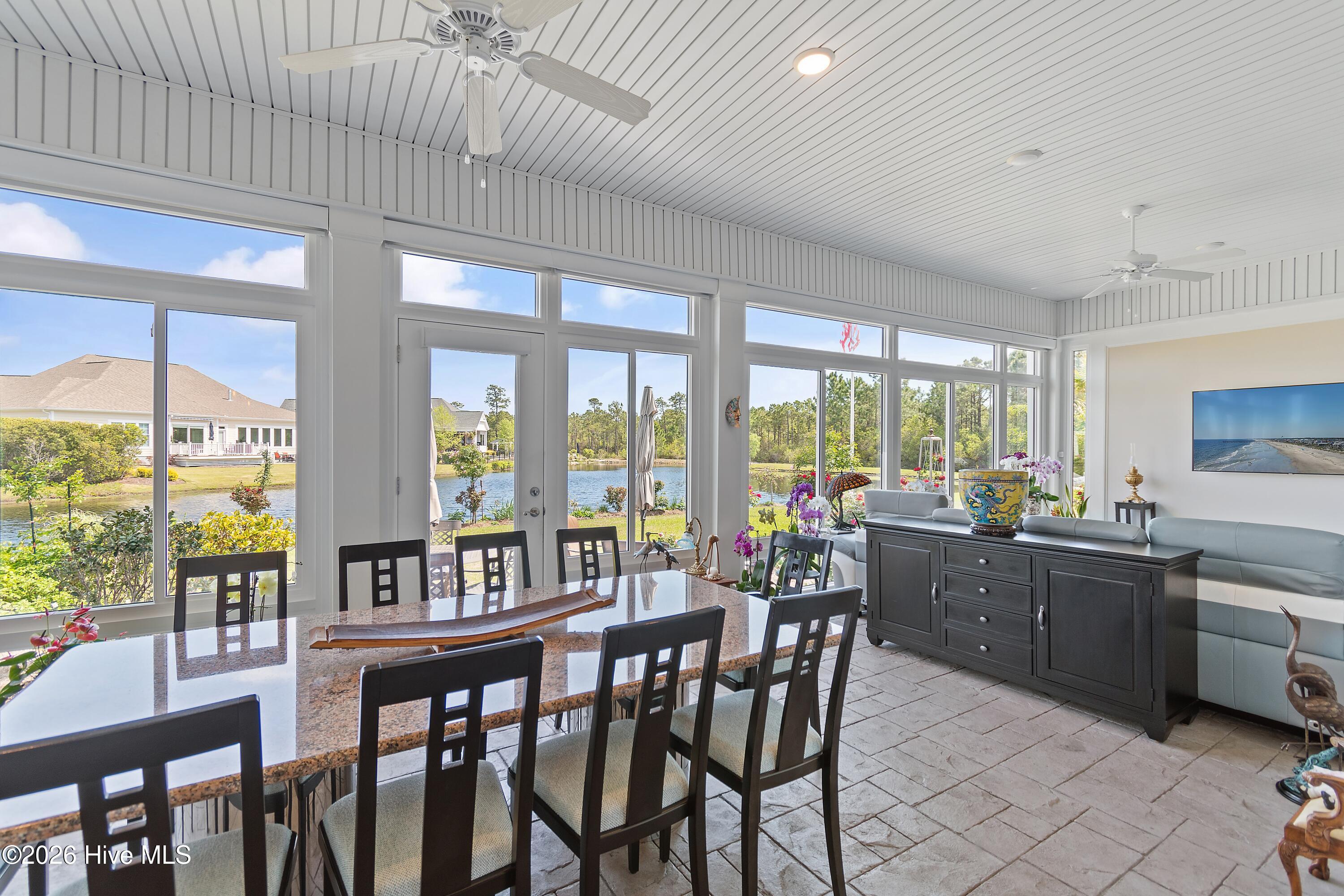 100560288 | Photo 86