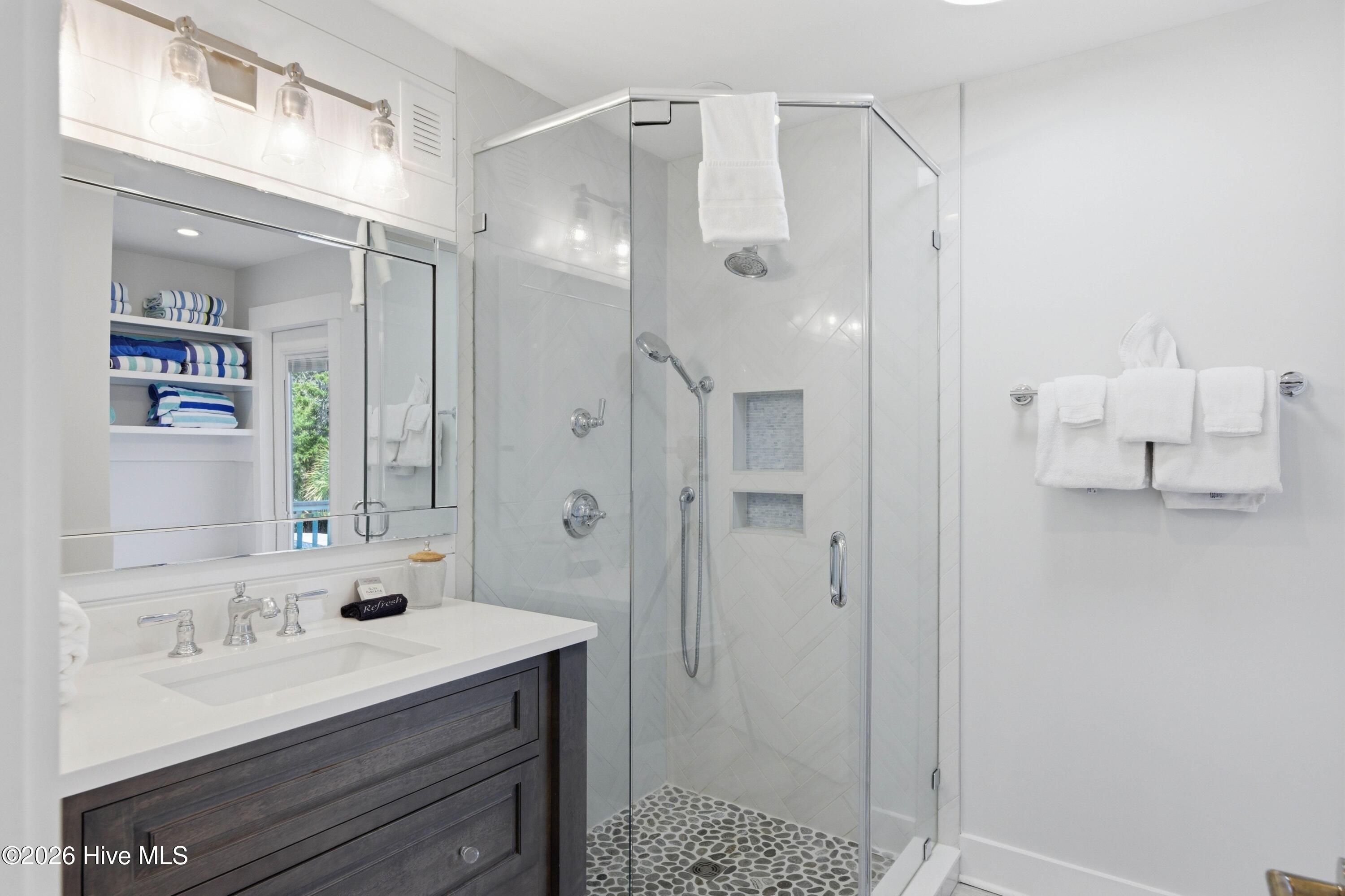 100560271 | Photo 39