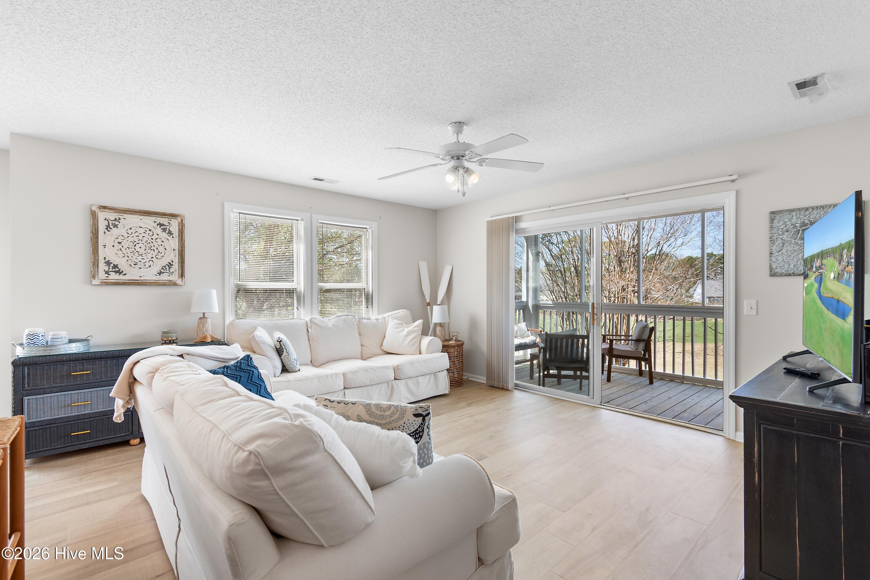 100563960 | Photo 16