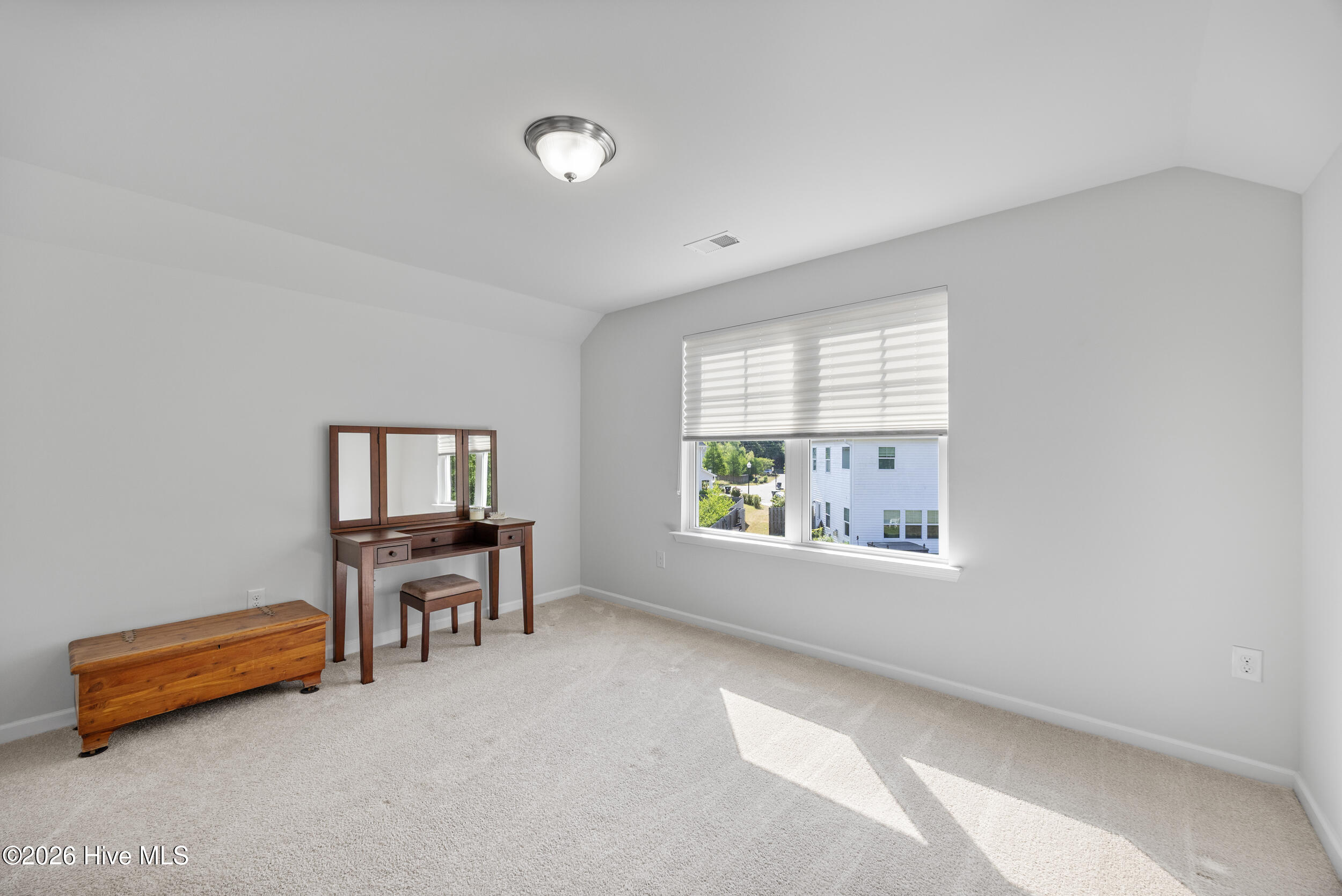 100570393 | Photo 26