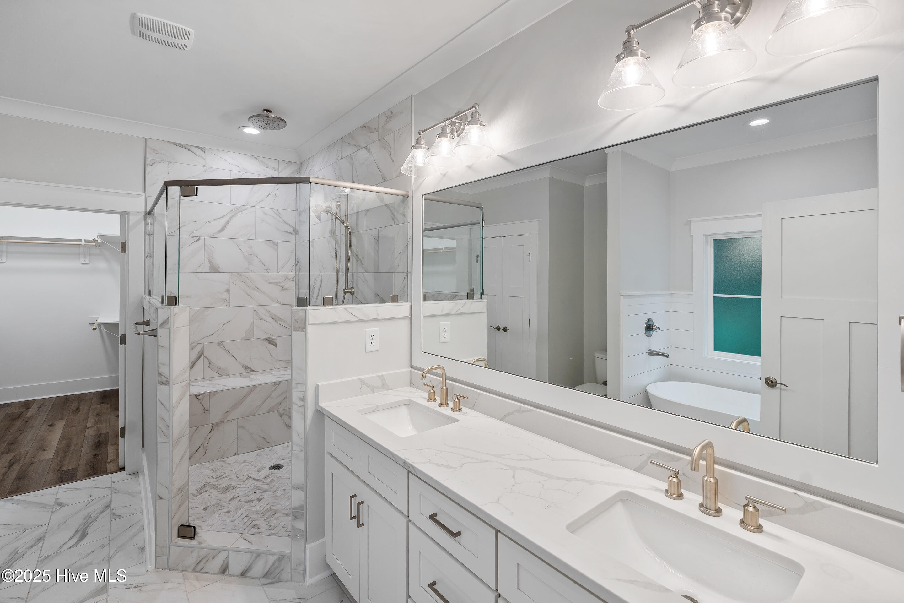 100515722 | Photo 27