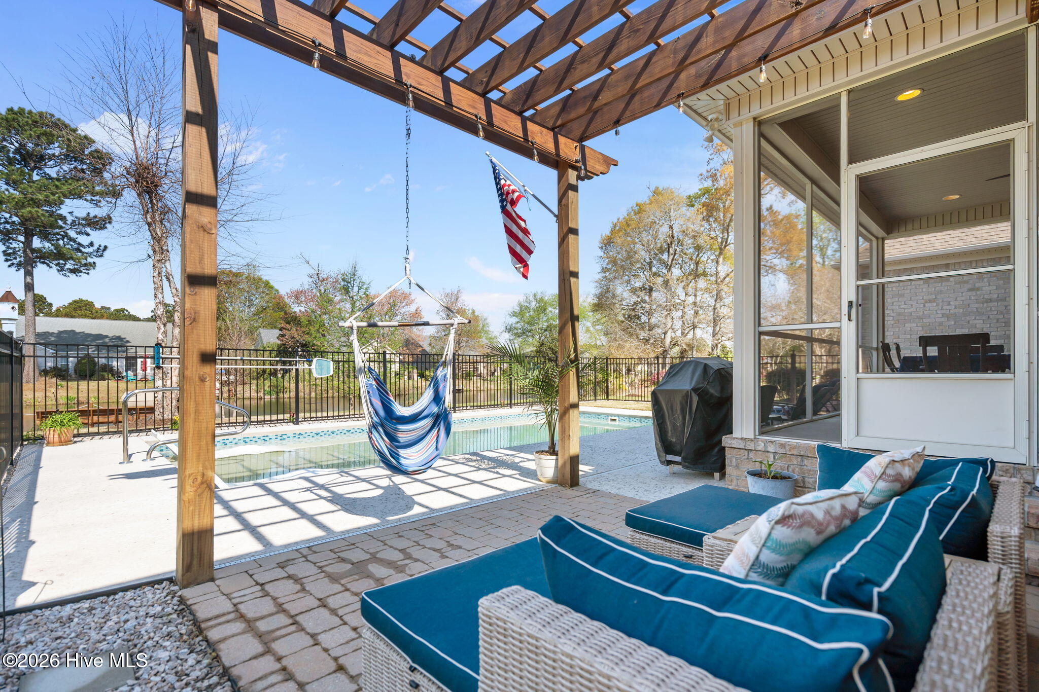 100563487 | Photo 48