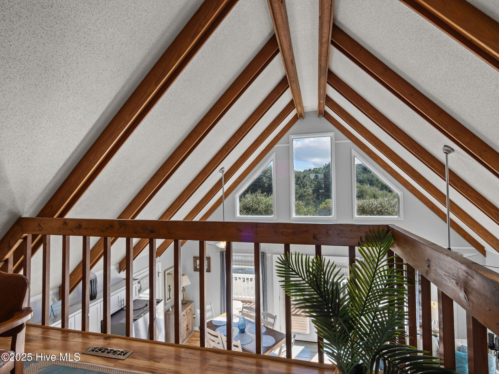 100537997 | Photo 27