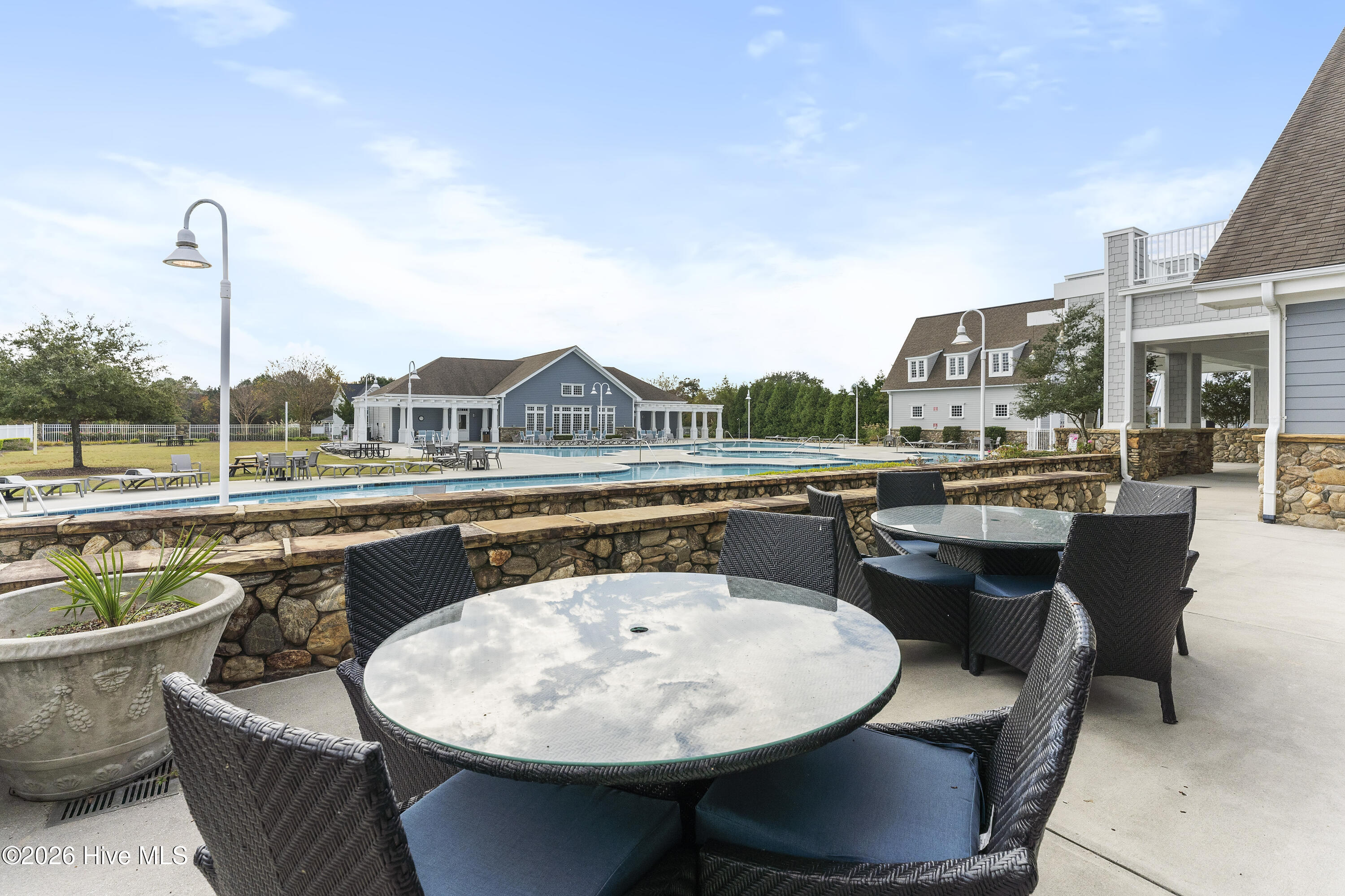 100568018 | Photo 74