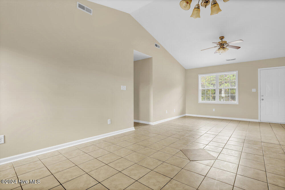 100550999 | Photo 11