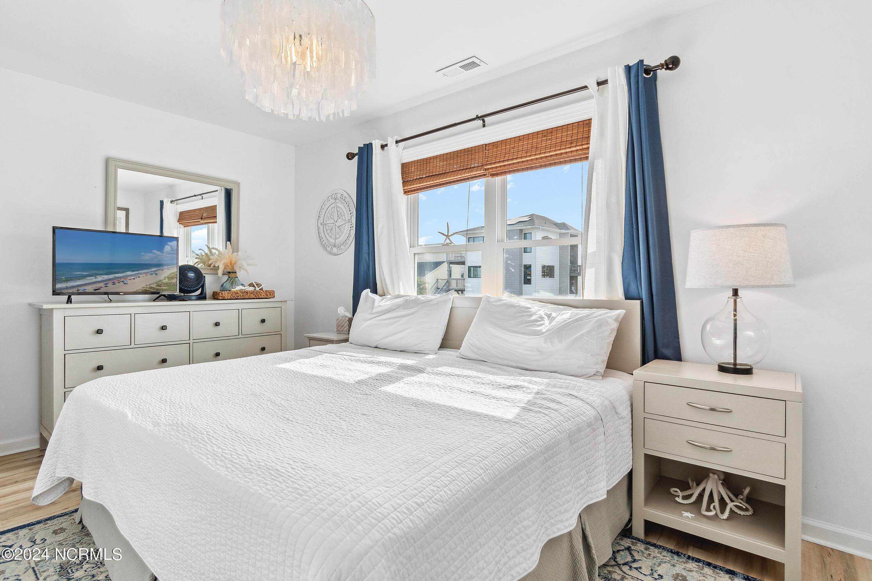 100558410 | Photo 68