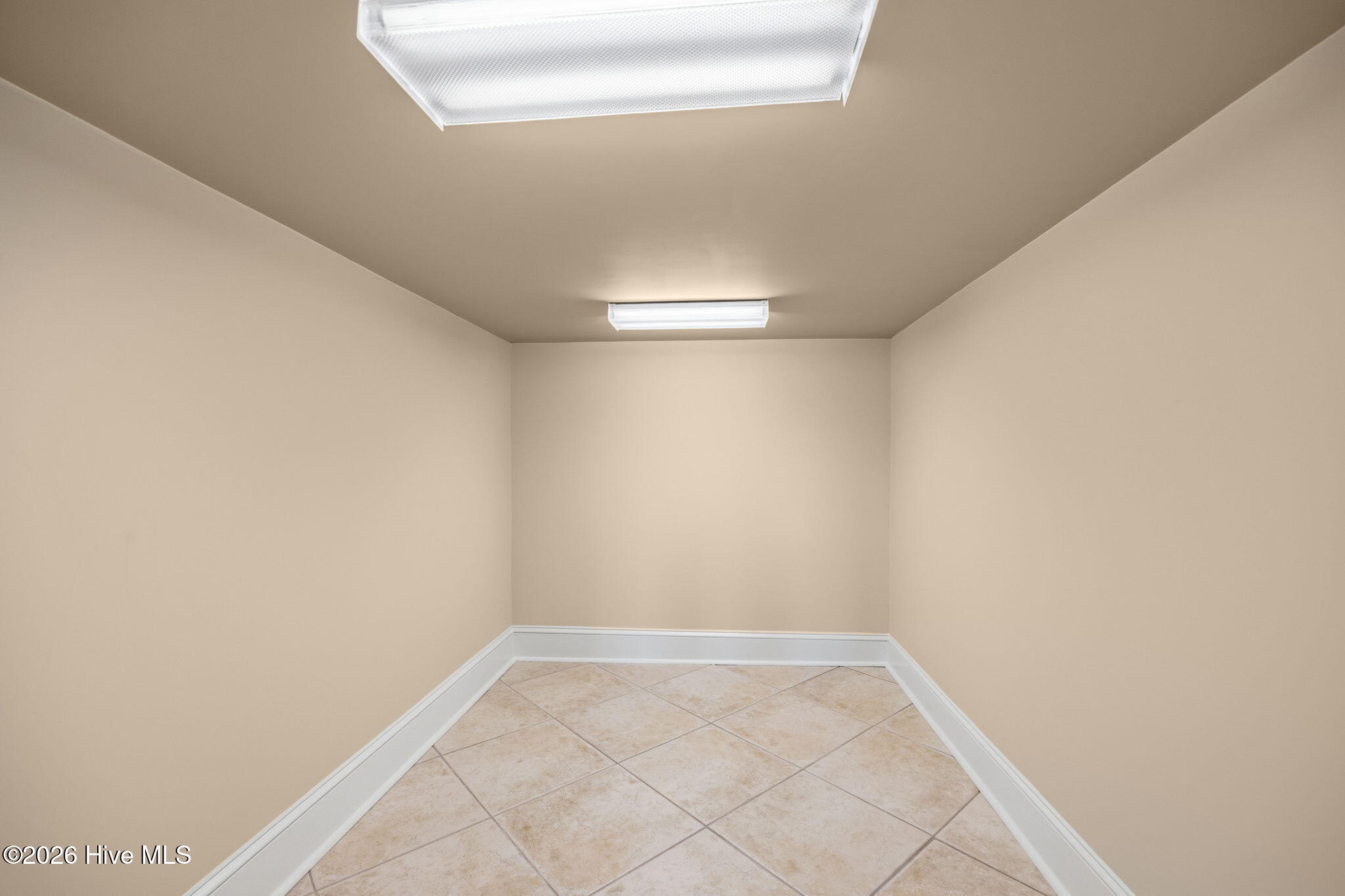 100561060 | Photo 54