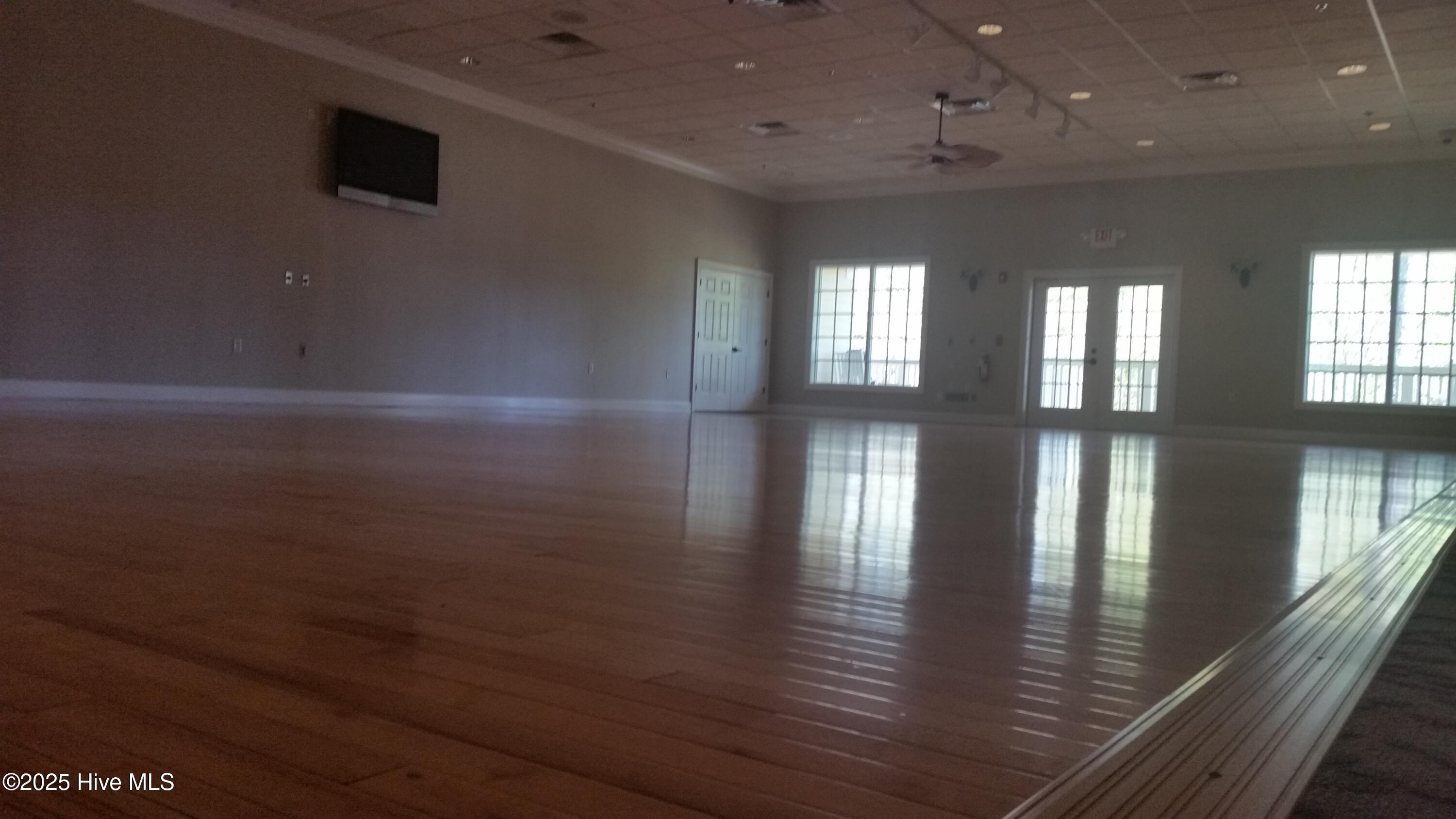 100558361 | Photo 125