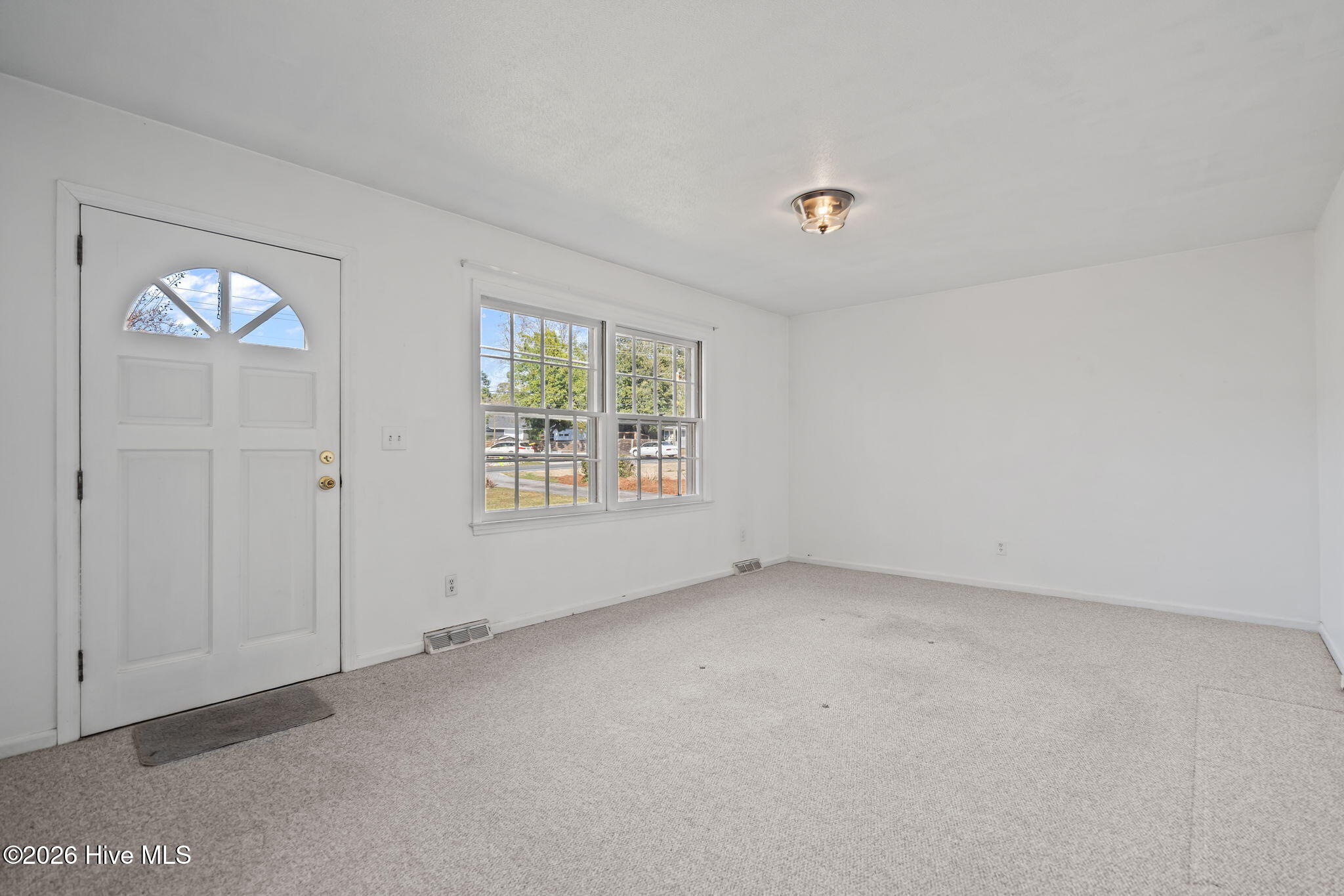 100558316 | Photo 23