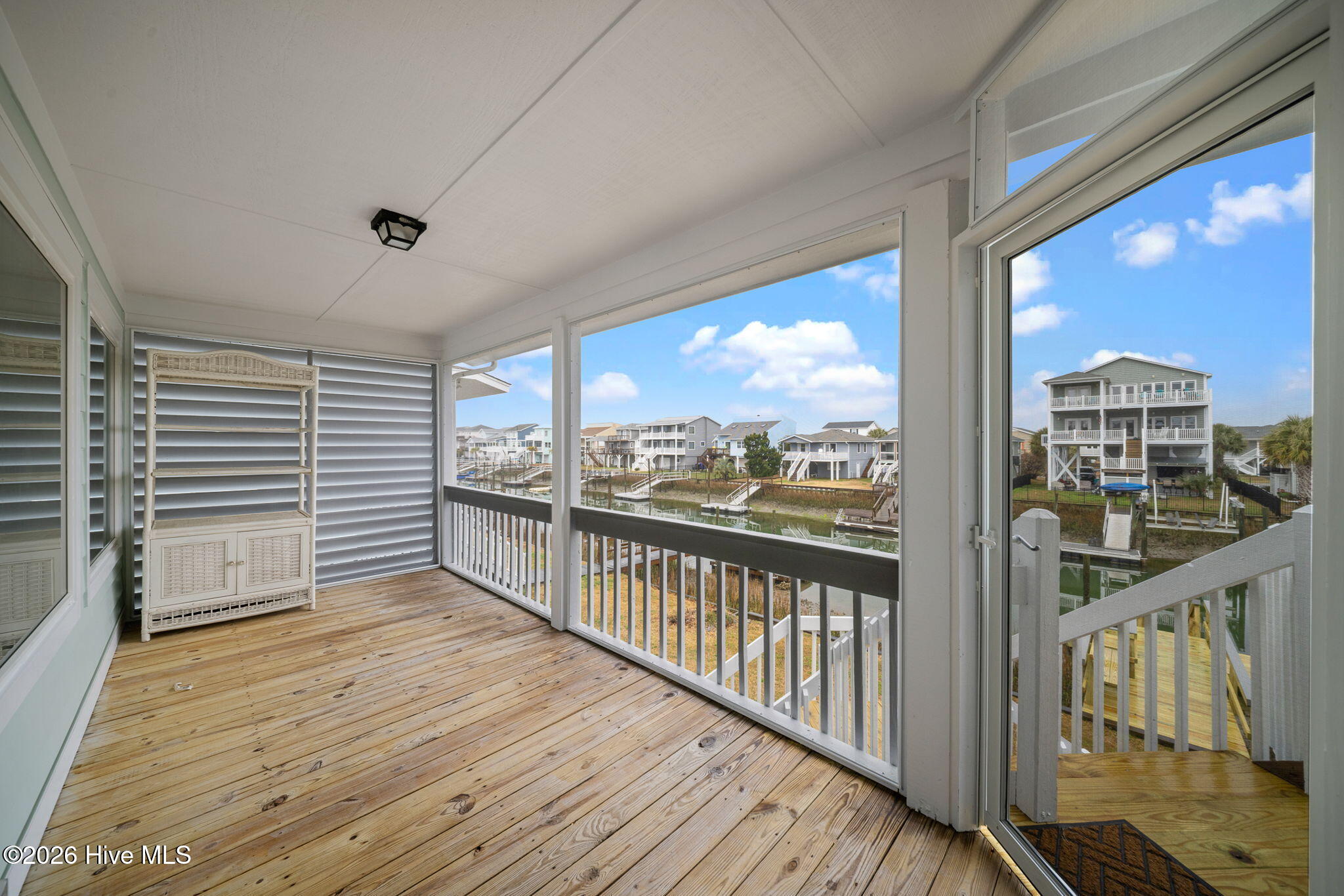 100557260 | Photo 41