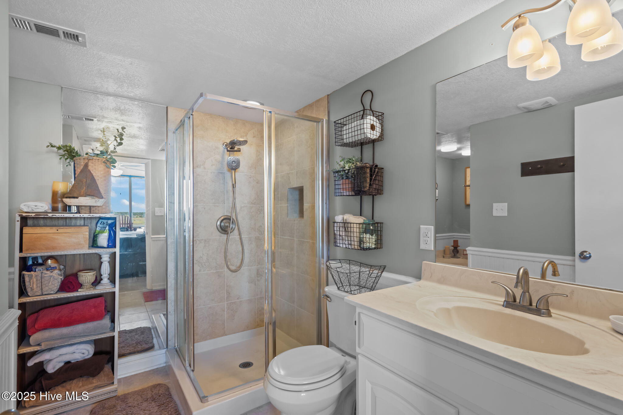 100538114 | Photo 23